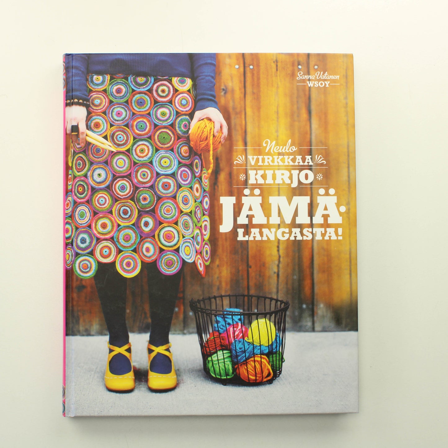 Sanna Vatanen: Neulo, virkkaa, kirjo jämälangasta