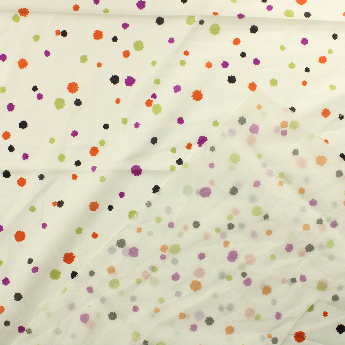 Valkoinen pilkullinen Vaatetuskangas - Pala