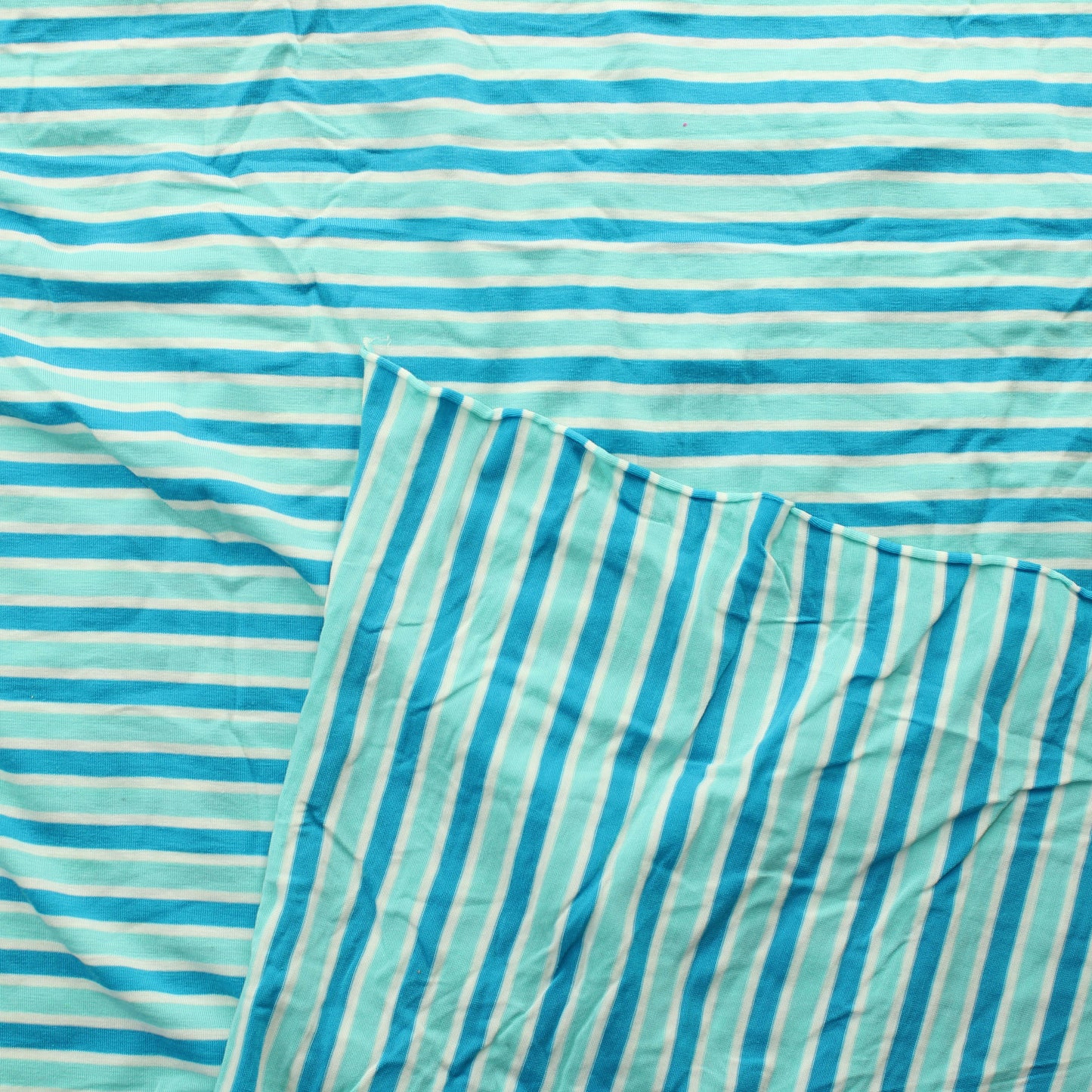 Raidallinen ohut Trikoo - Pala