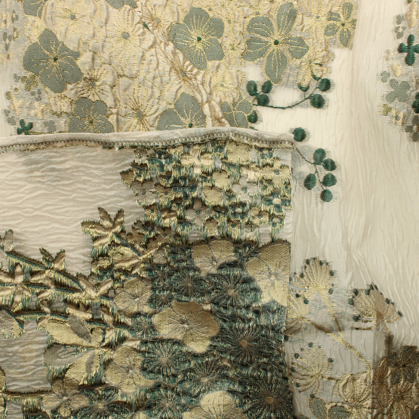 Kukkakuvioitu tekokuitu - Pala