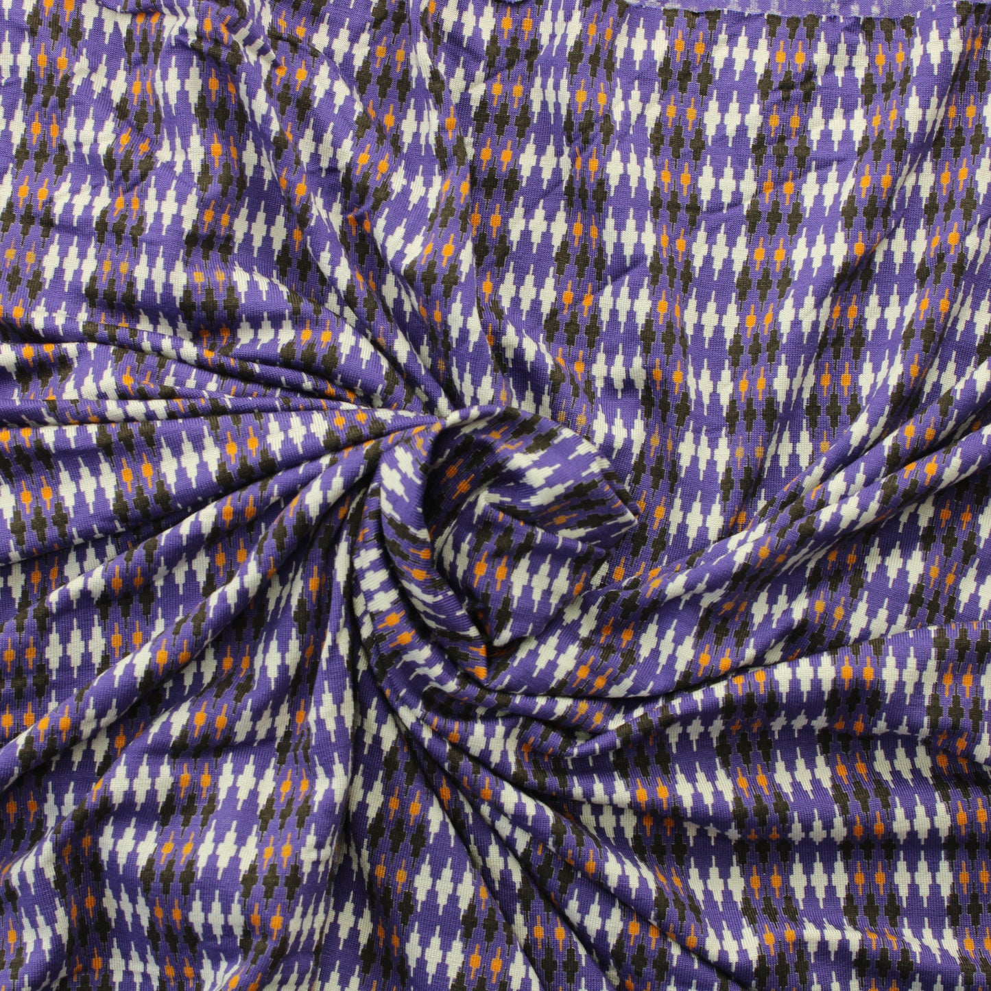 Violettipohjainen kuviollinen Neulos - Pala