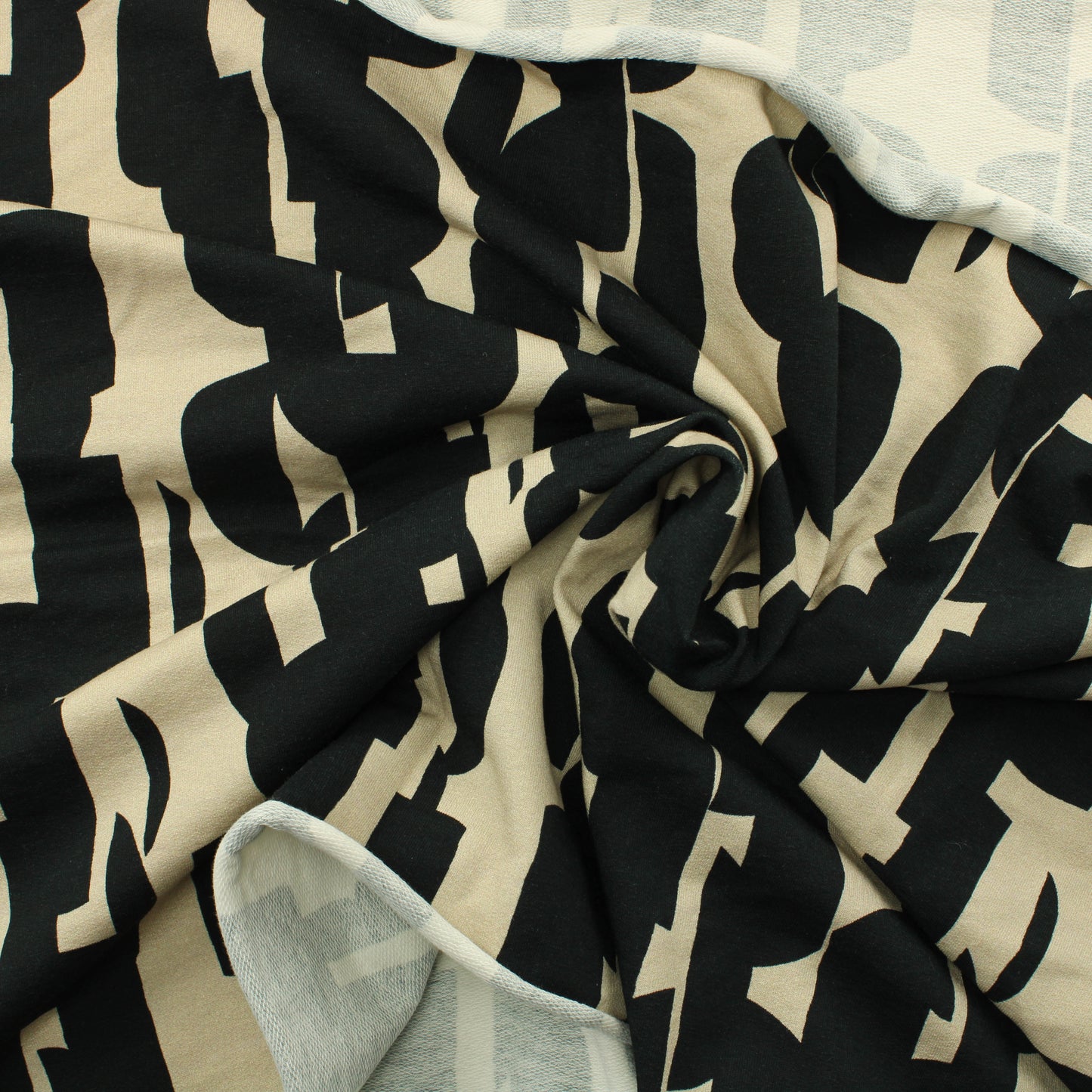 Musta kuvioinen JC - Pala