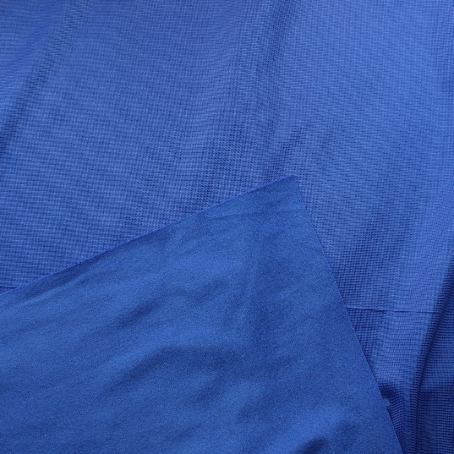 Kirkkaansininen tekokuitu - Pala