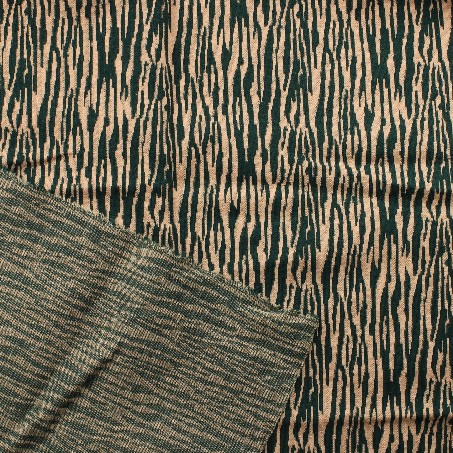 Vaaleanpunaista ja vihreää kuviota Neulos - Pala