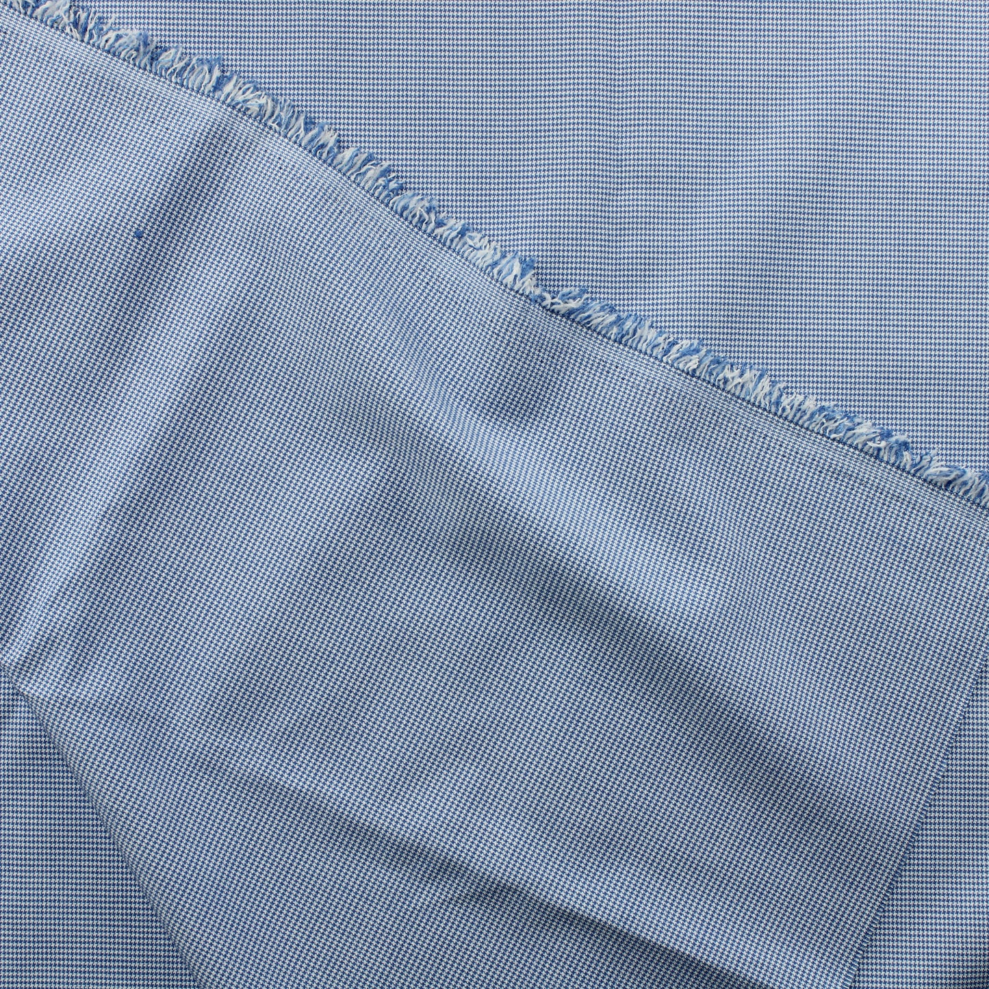 Sinivalkoinen pienikuvioinen Vaatetuskangas - Pala