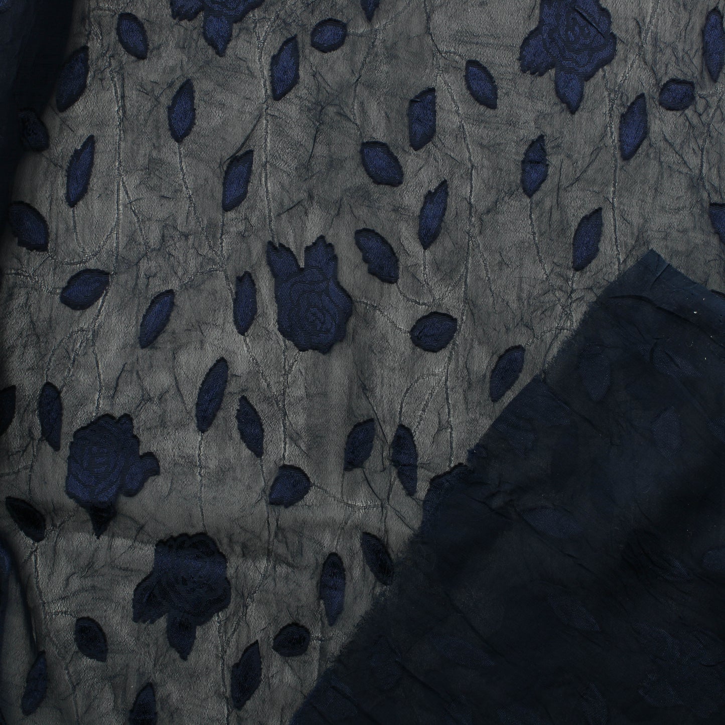 Ruusukuvioinen Vaatetuskangas - Pala