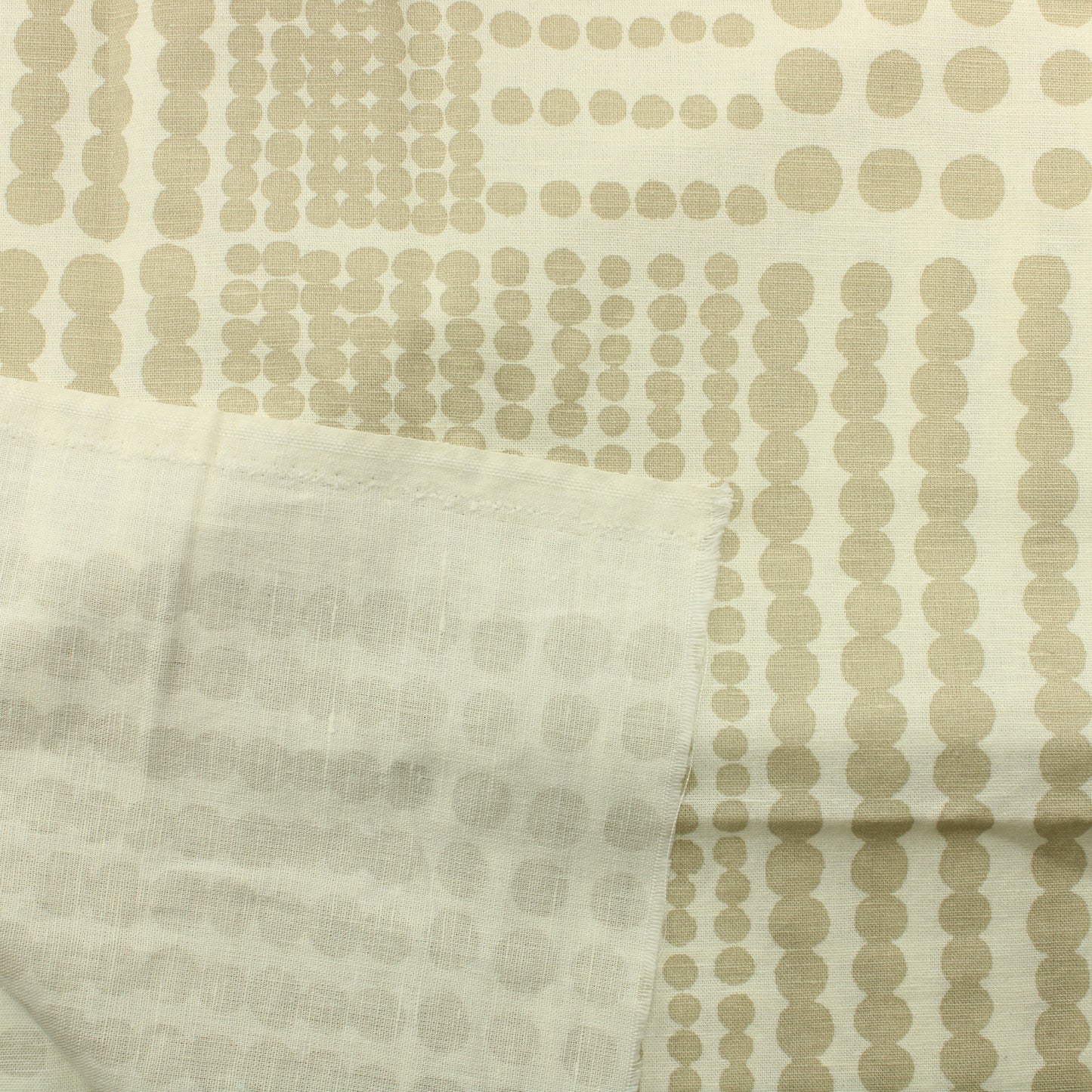 Luonnonvalkoinen pallokuvioinen Verhokangas - Pala