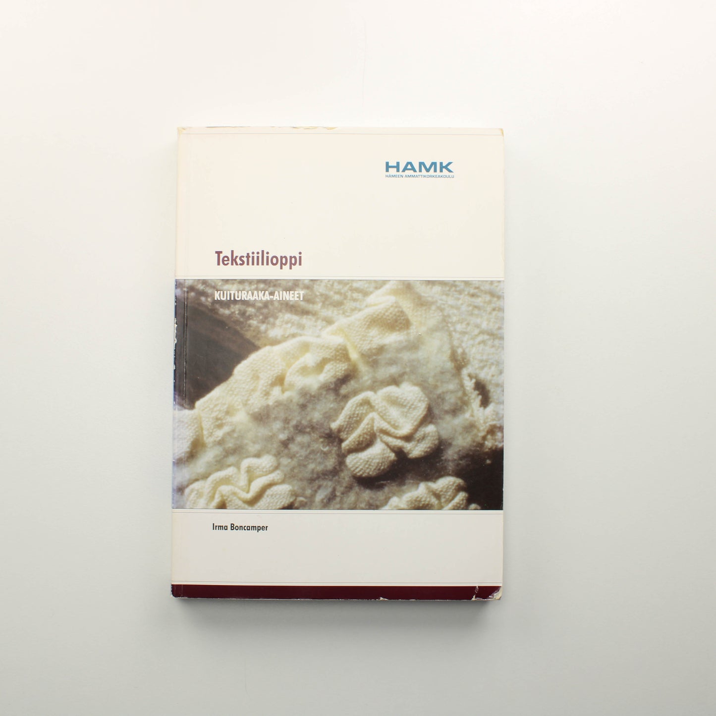 Irma Boncamper: Tekstiilioppi, Kuituraaka-aineet (2011 painos)