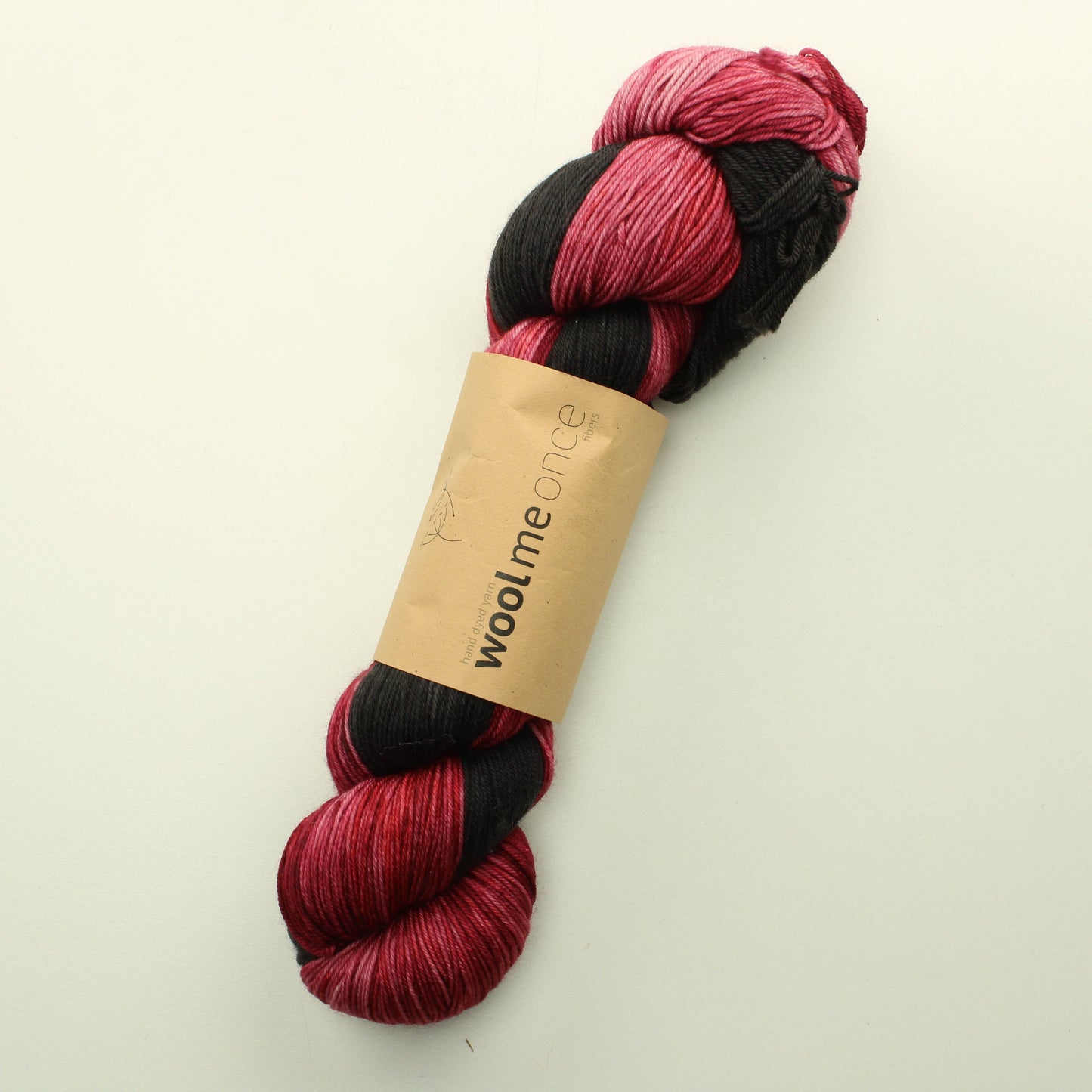 Wool me once Merino sock - Punainen kuin veri musta kuin ebenpuu