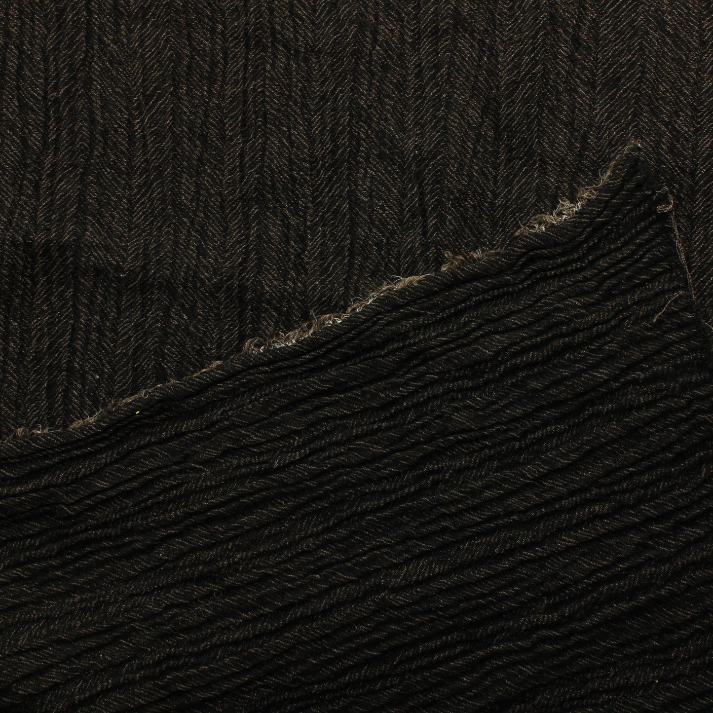 Ruskeanmusta Ryppy Viskoosi - Pala