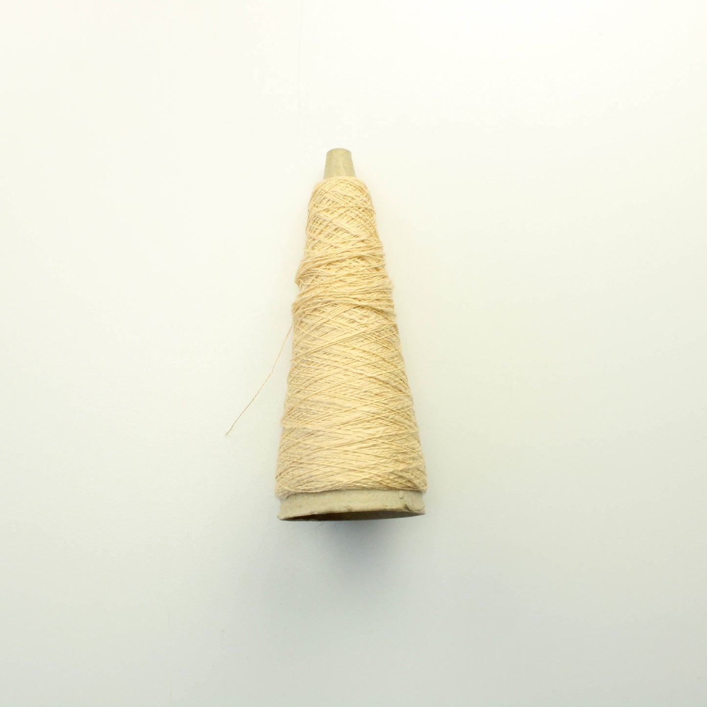 Beige sekoitelanka 50g (pahvikartio mukana painossa)