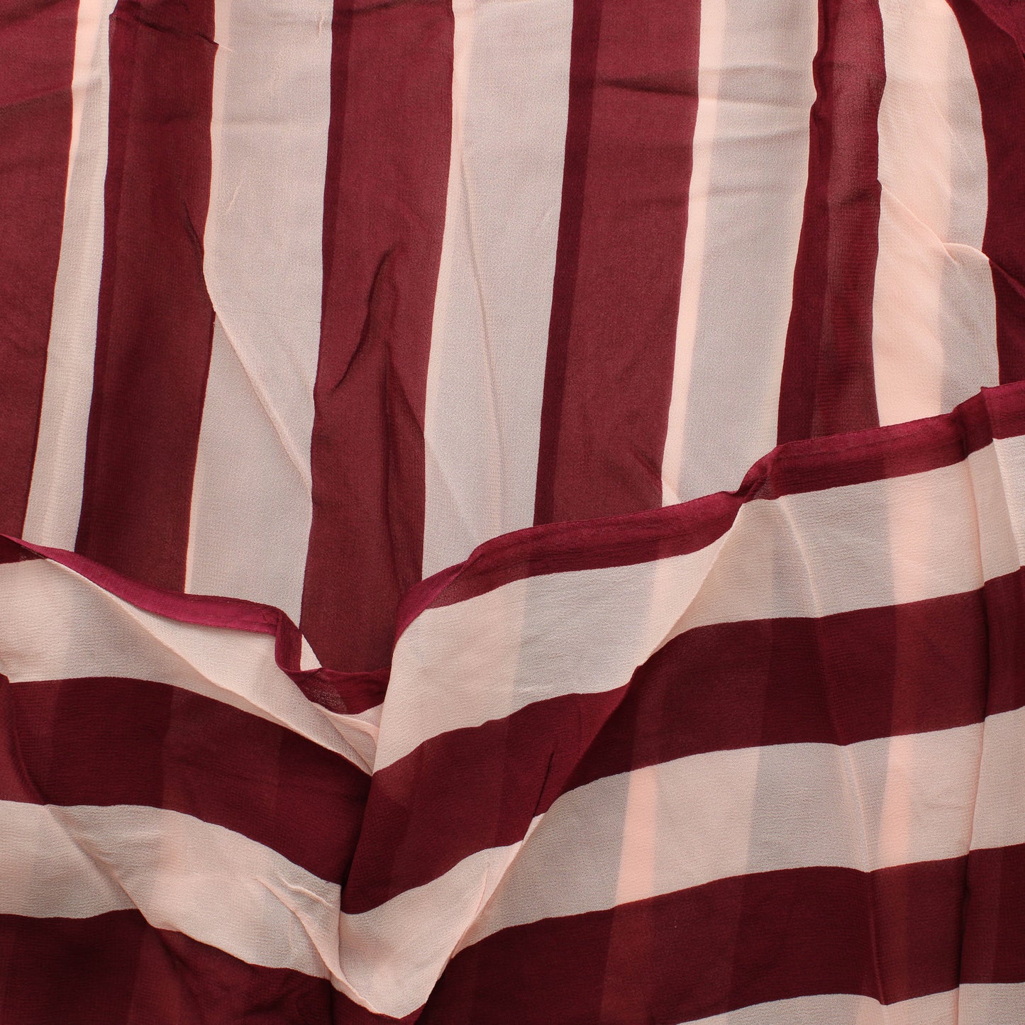 Viininpuna-vaaleanpunainen Raita Viskoosisifonki - Pala