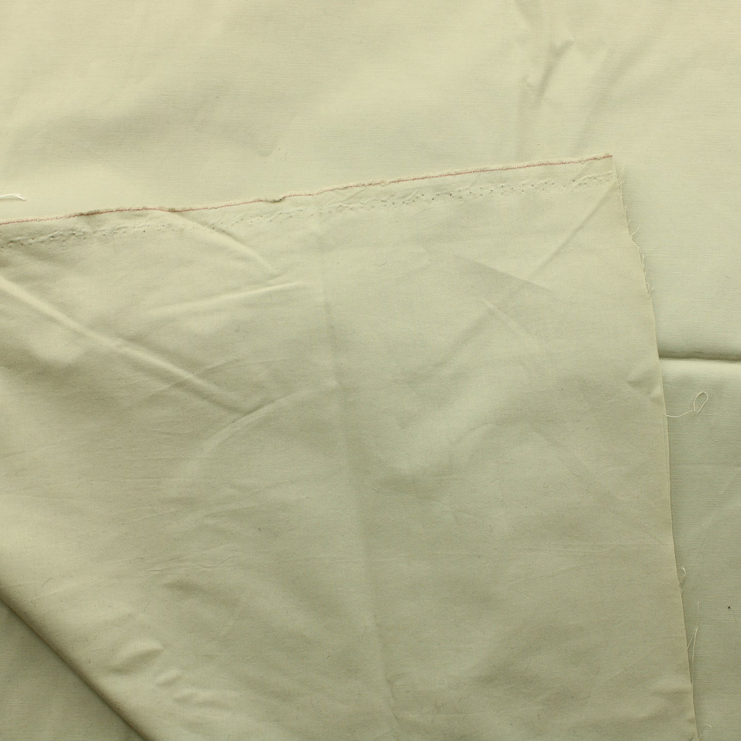 Vaalea harmahtava Vaatetuskangas nro 12 - Pala