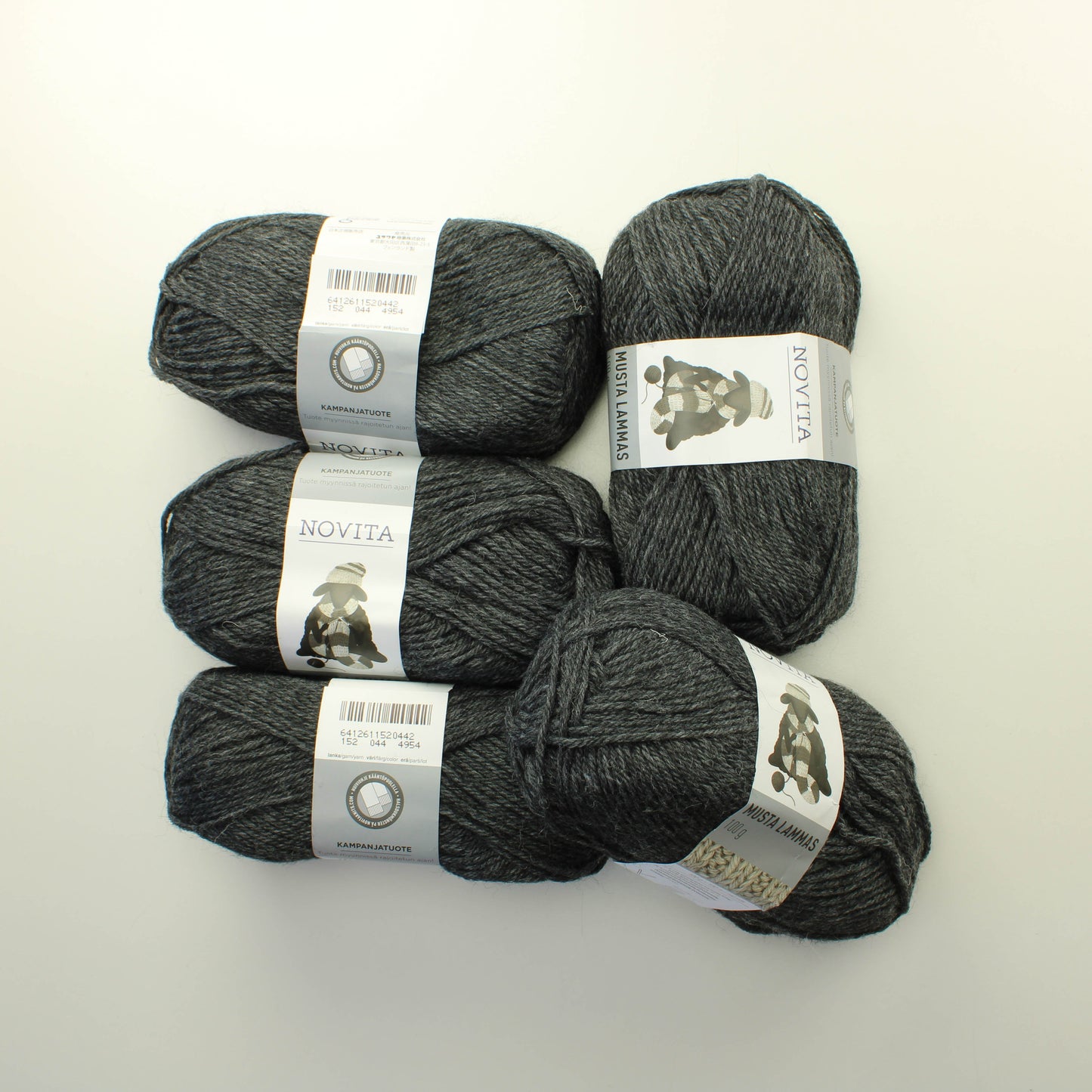 Novita Musta lammas - 044 Lankapussi (500g)
