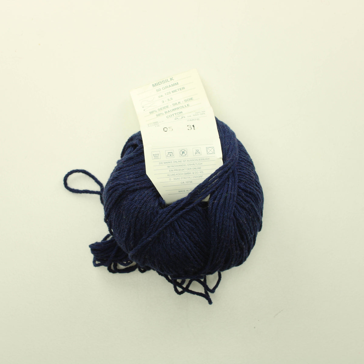 Tummansinisiä puuvilla- ja puuvillasekoitelankoja - Lankapussi 670 (130g)