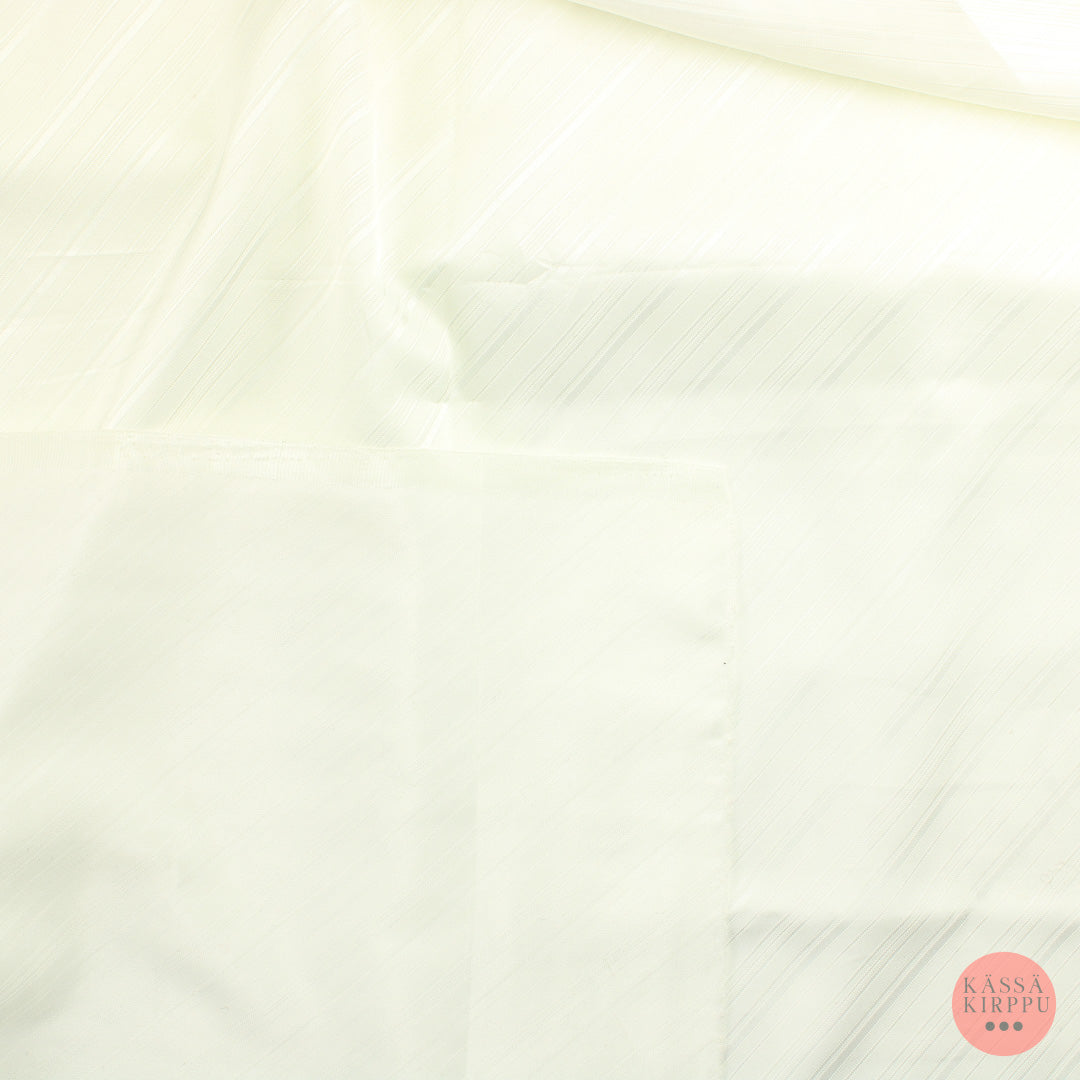 Valkoinen vinoratainen Satiini - Pala