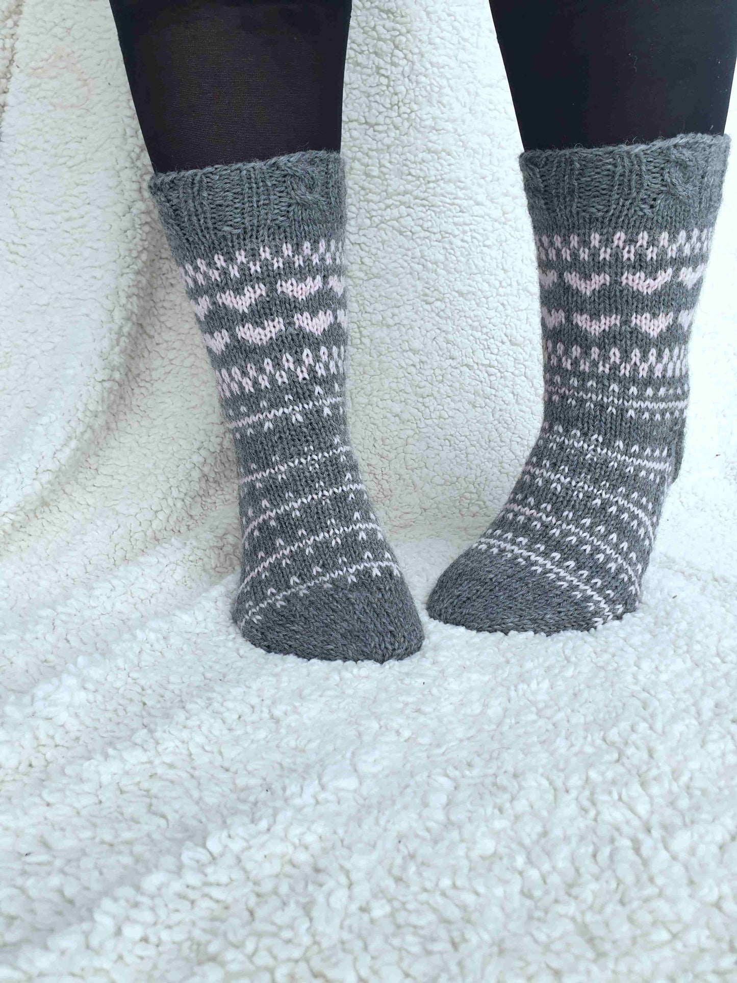 Rauha - Villasukat - Neuleohje