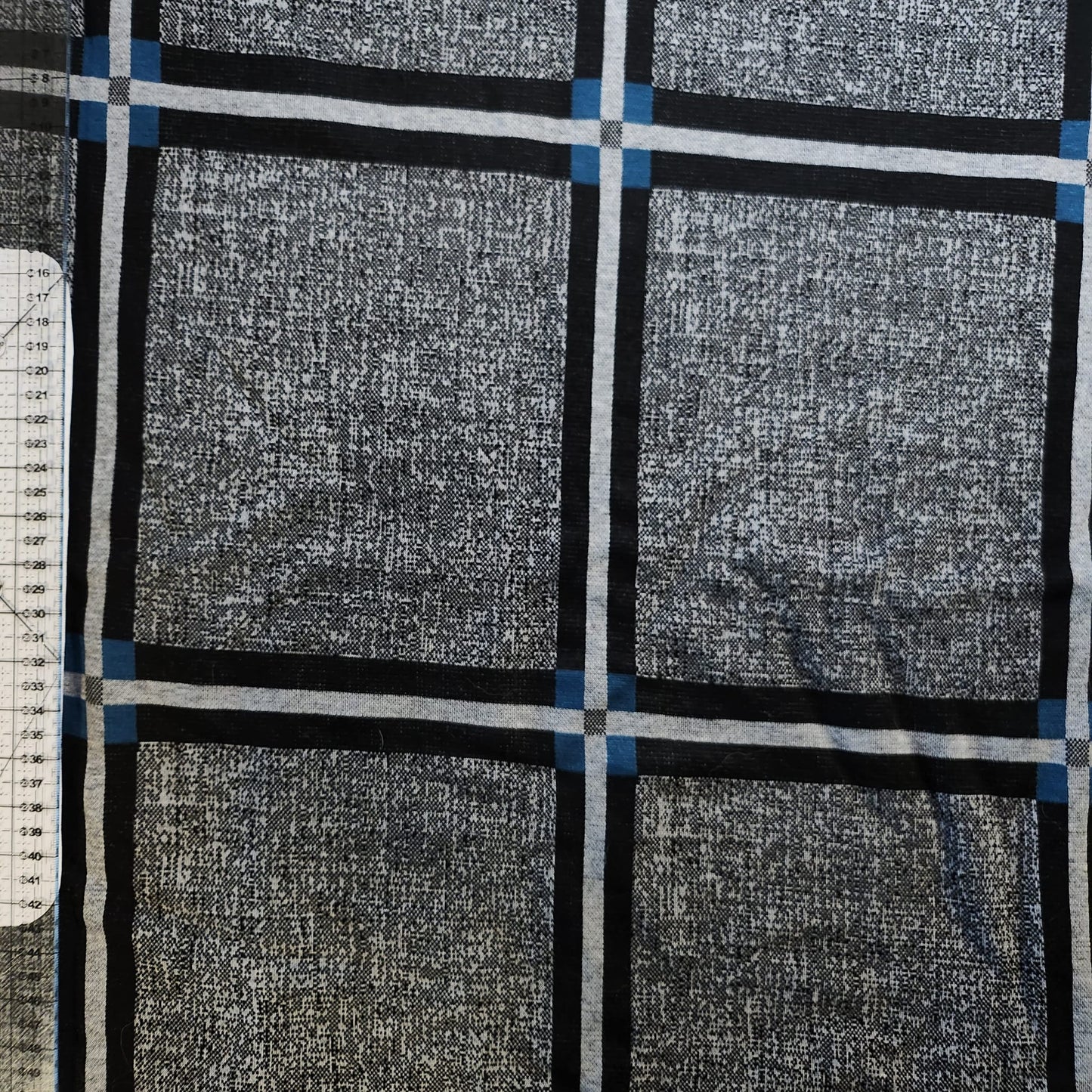 Ruutu neulos (harmaa-musta-turkoosi) - 1