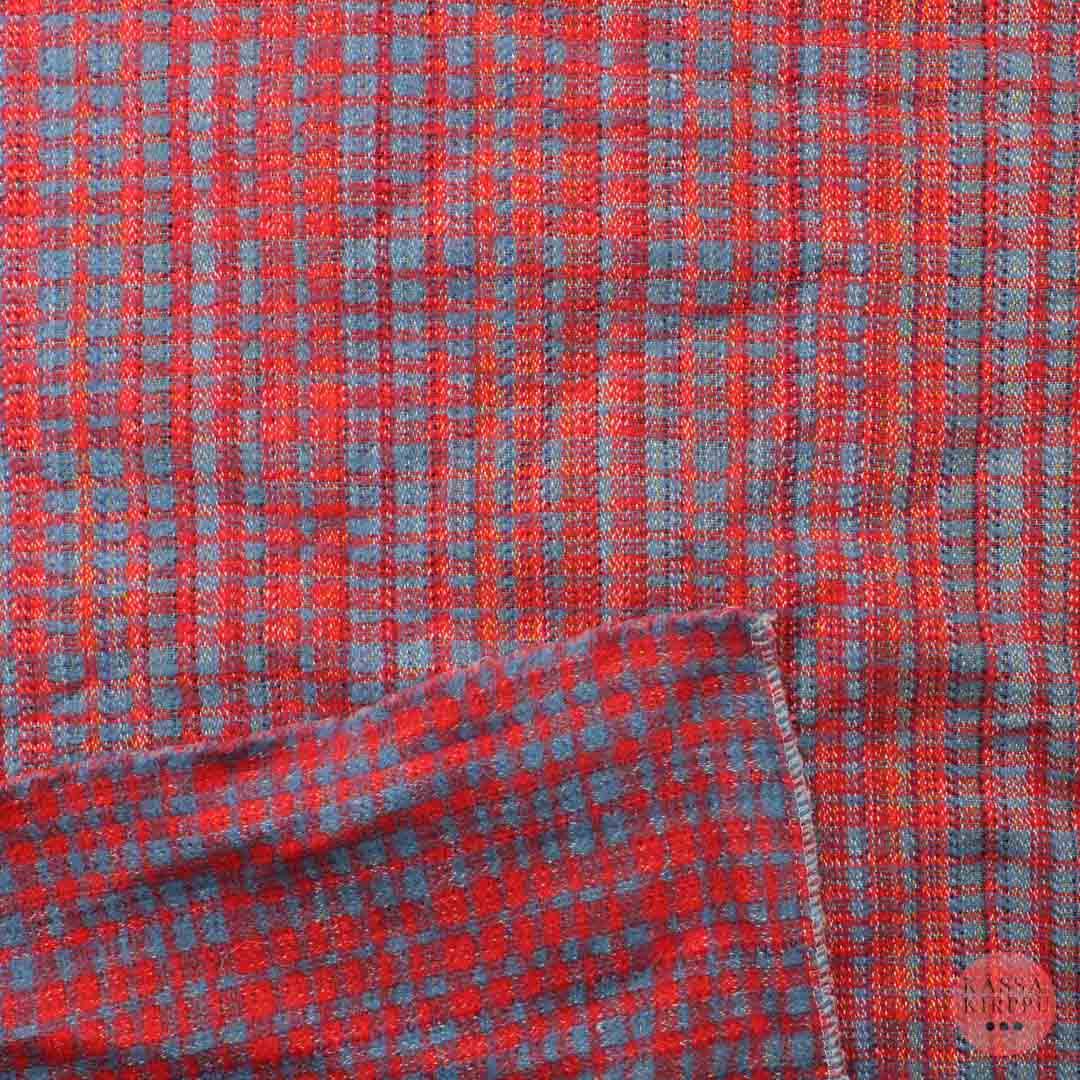 Sinipunainen tekokuitu - Pala