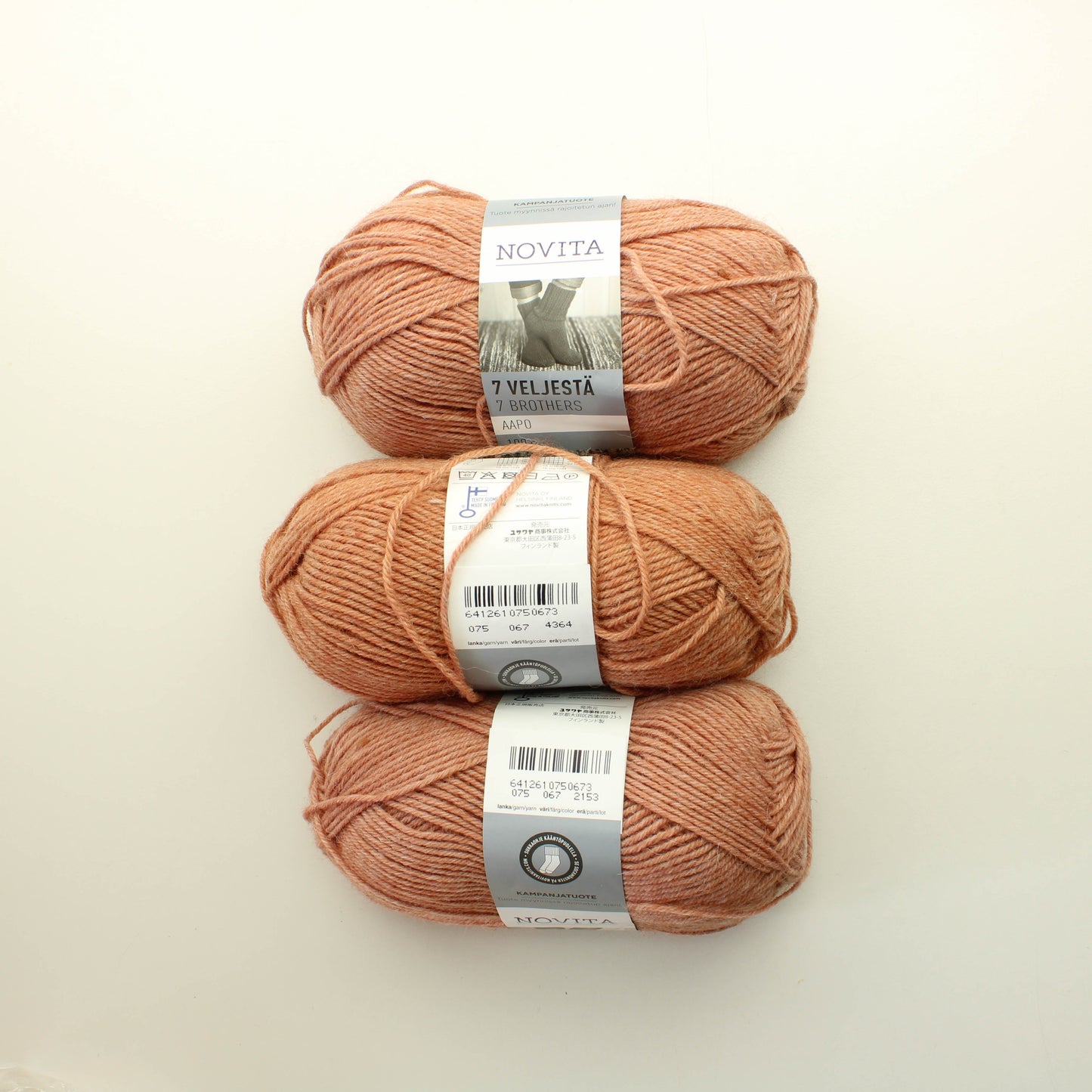 Novita 7 Veljestä Aapo 100g - 067 Lankapussi 626 ja 171 (300g)