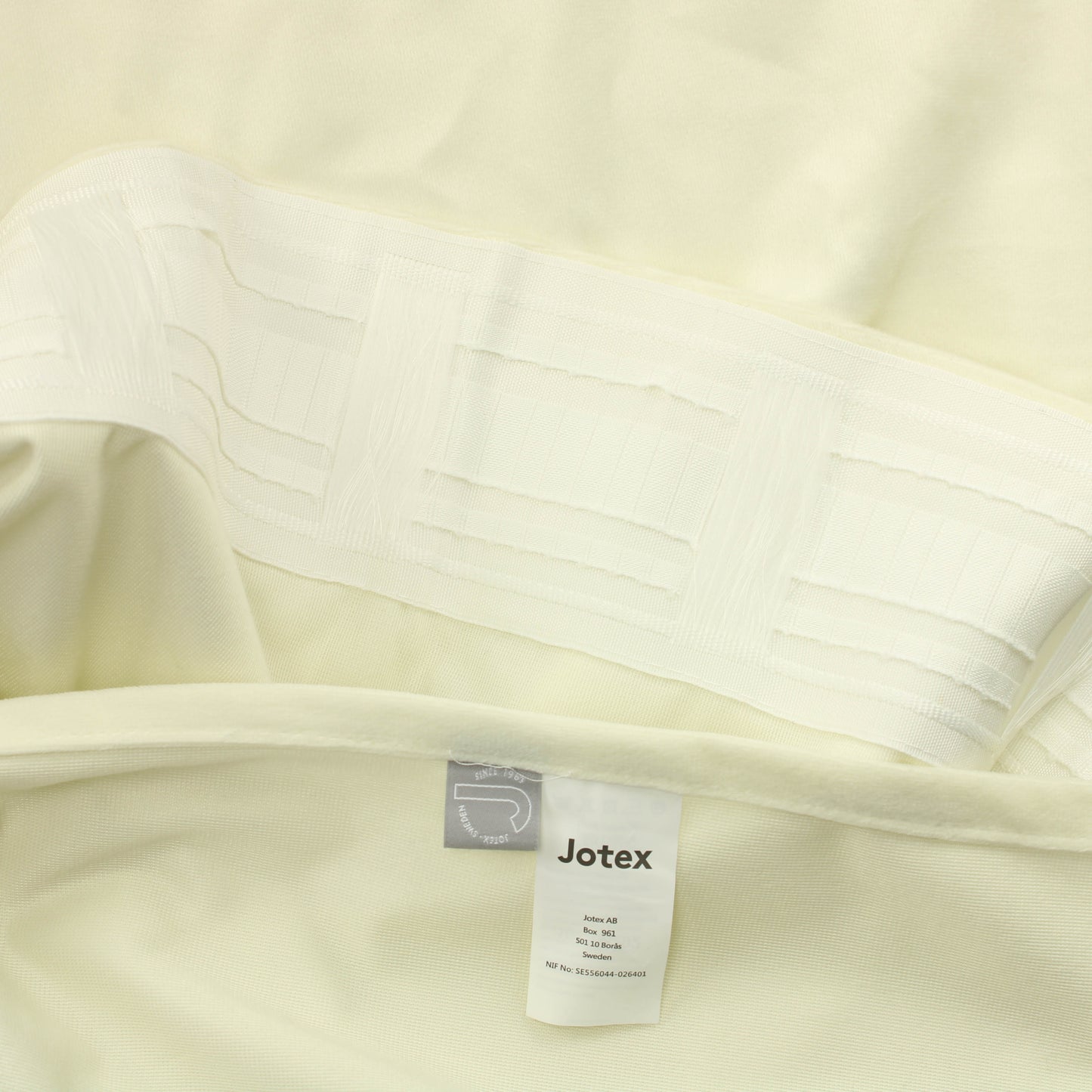 Jotex Luonnonvalkoiset samettipintaiset Puolipimentävät verhot - Palapaketti