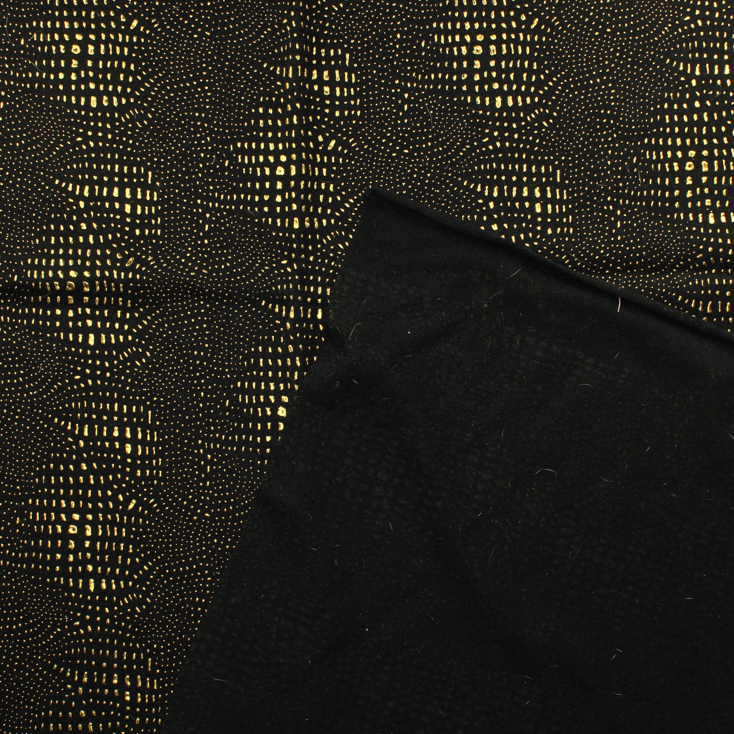 Kultakuvioinen Ohut Neulos - Pala