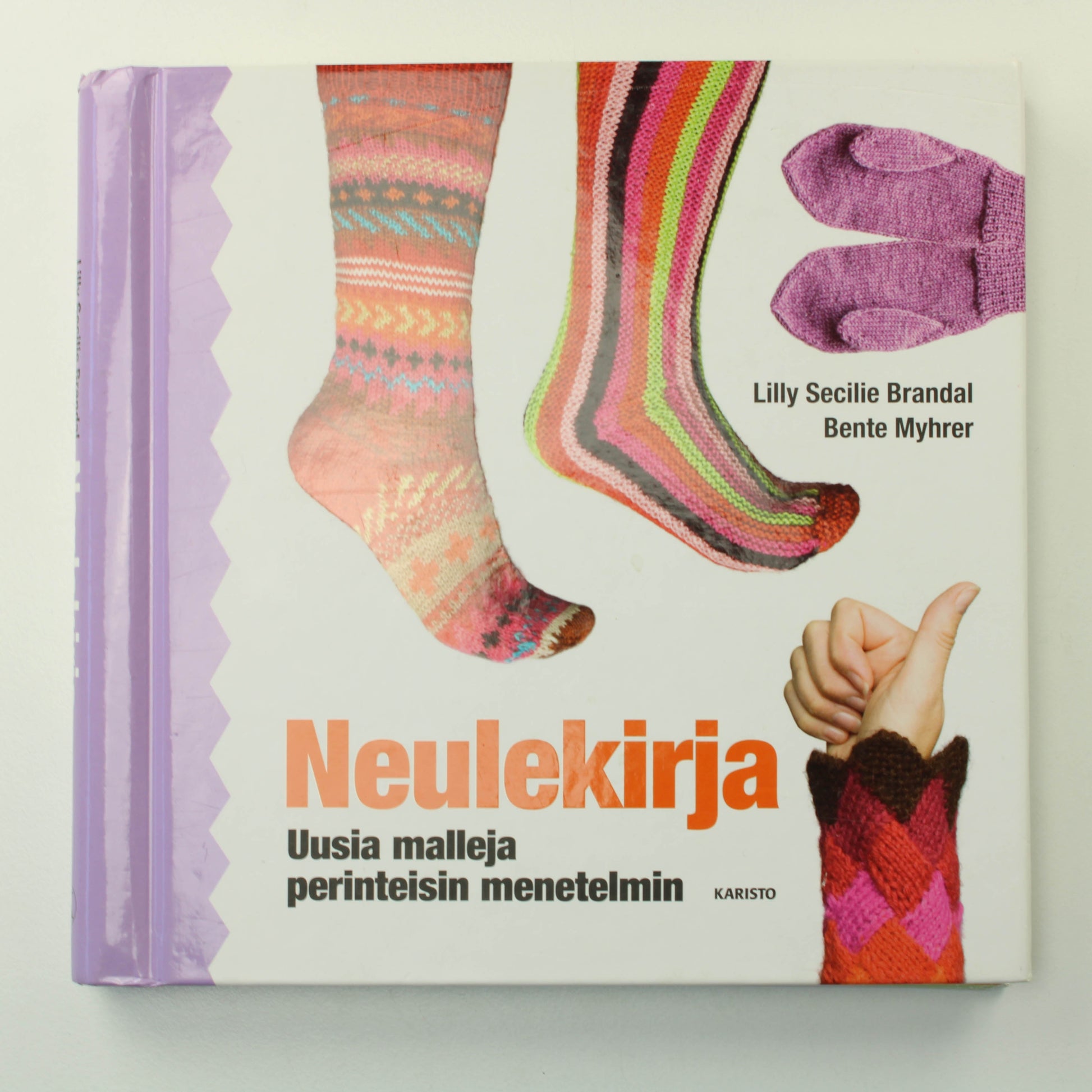 Lilly Secilie Brandal, Bente Myhrer: Neulekirja, Uusia Malleja Perinteisin Menetelmin