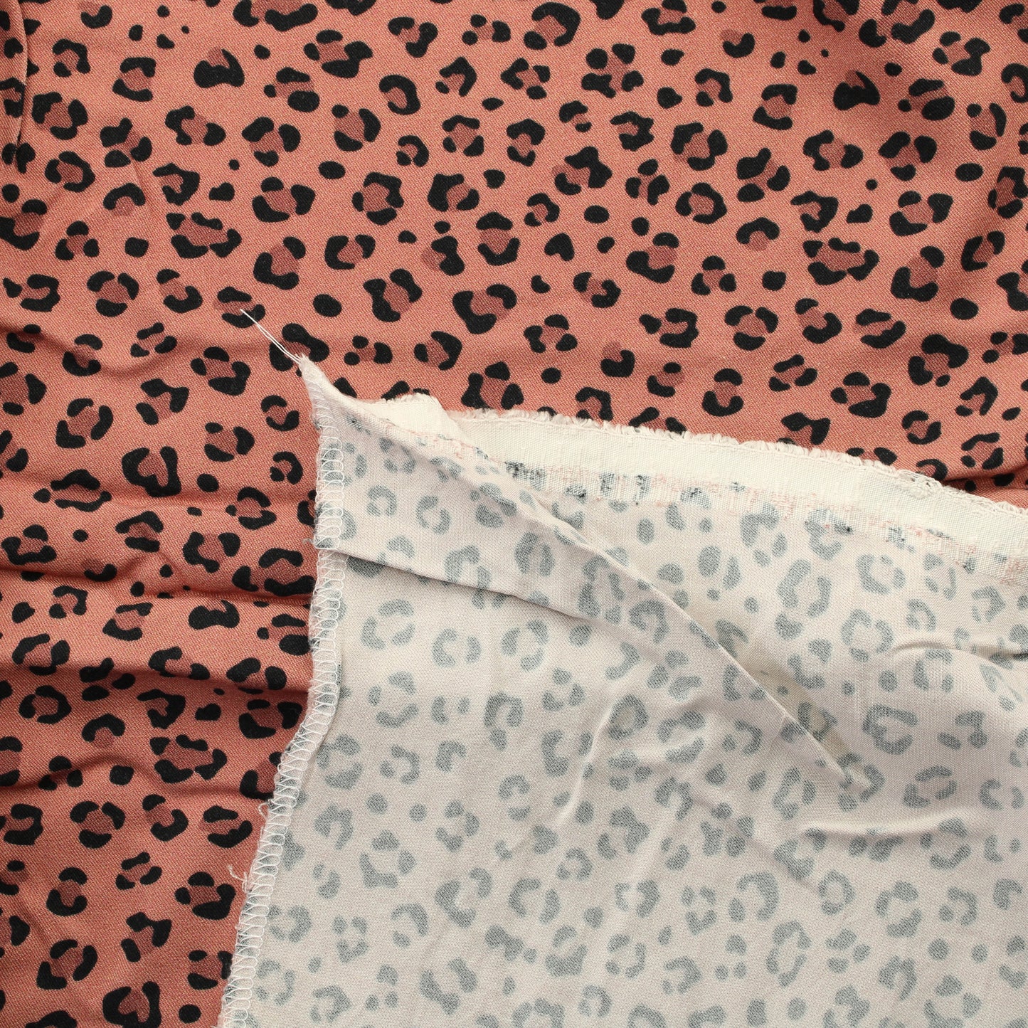 Vanharoosa pantterikuvioinen Viskoosi - Pala