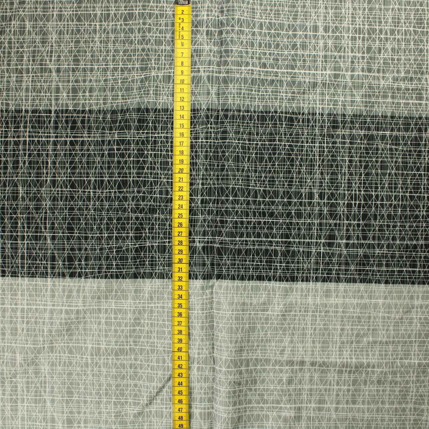 Ommellinen harmaansävyinen kuvollinen raita JC - Pala