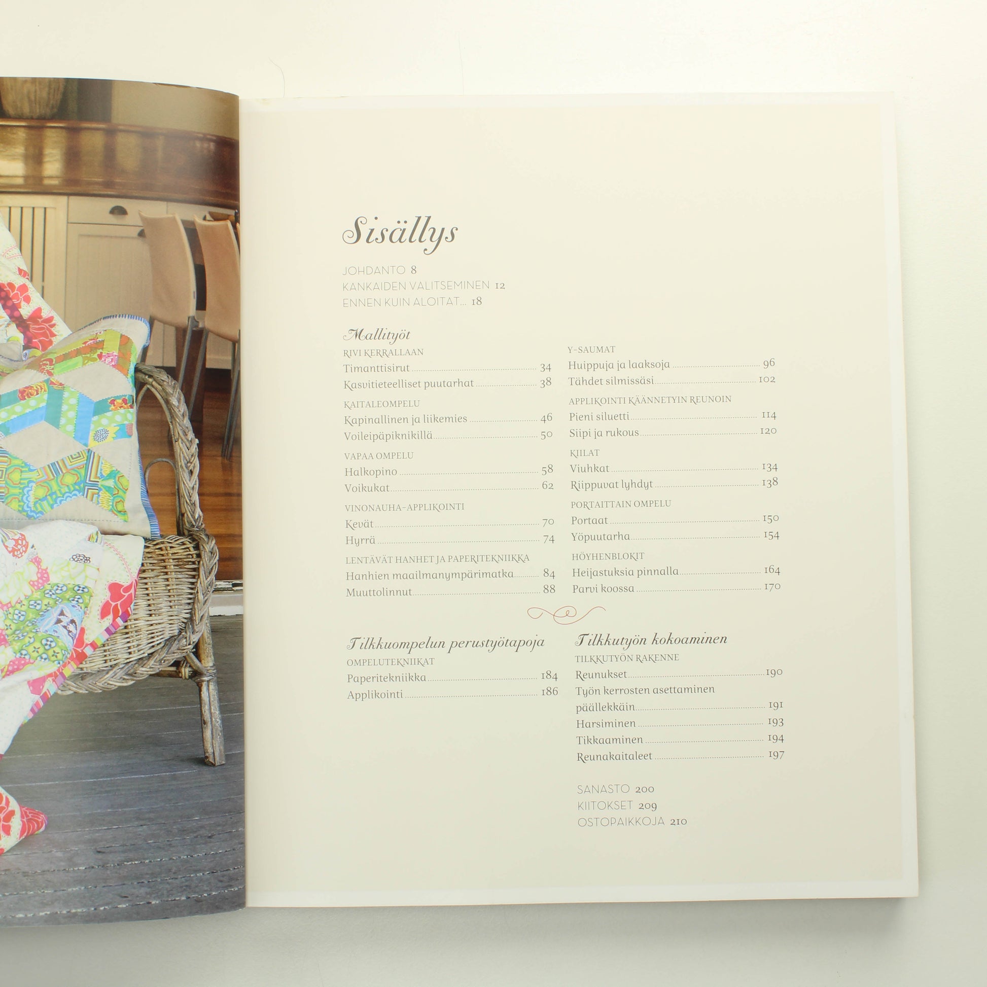 Sarah Fielke: Iso ilo pienistä tilkuista