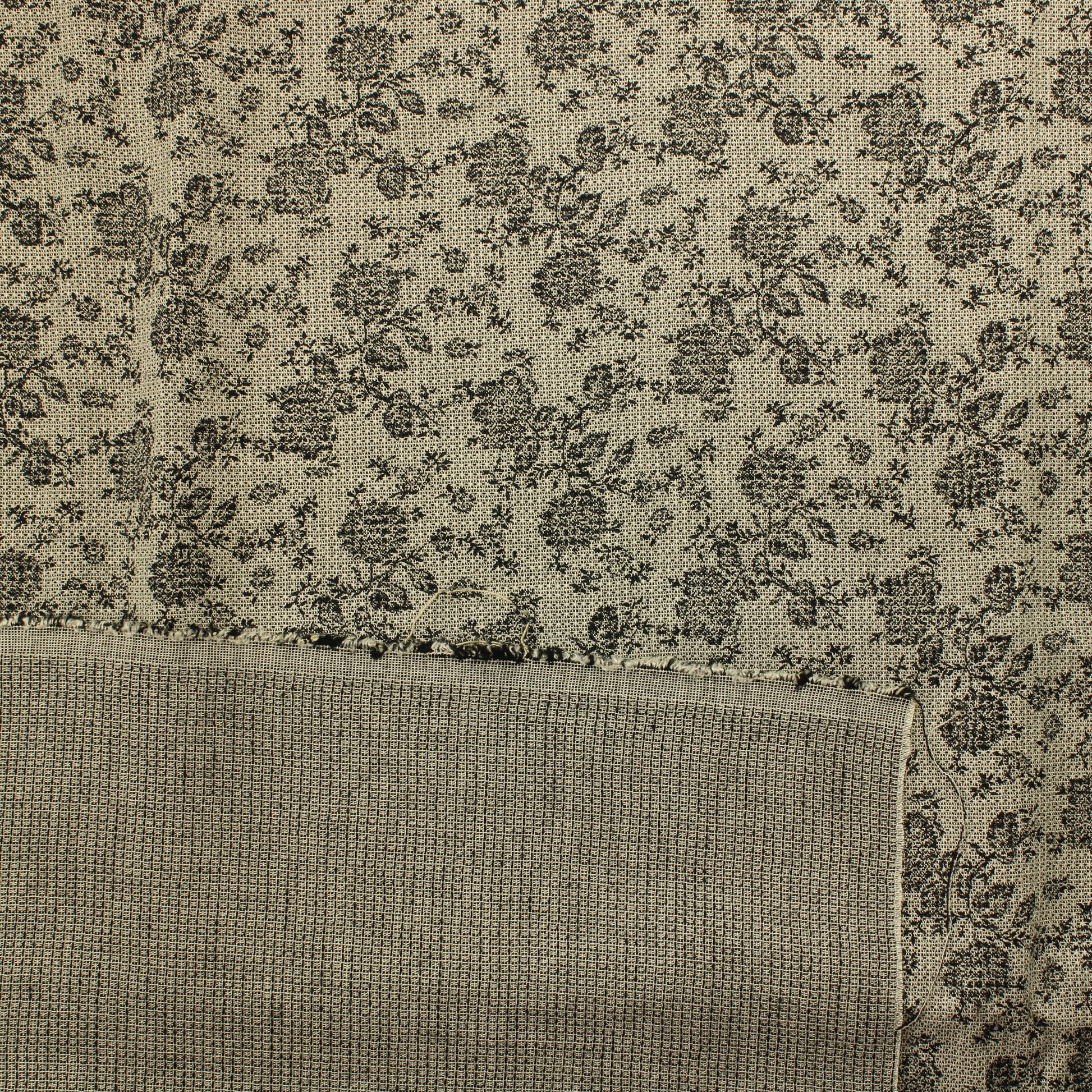 Greige-musta kukkakuvioinen vohvelimainen  Vaatetuskangas - Pala