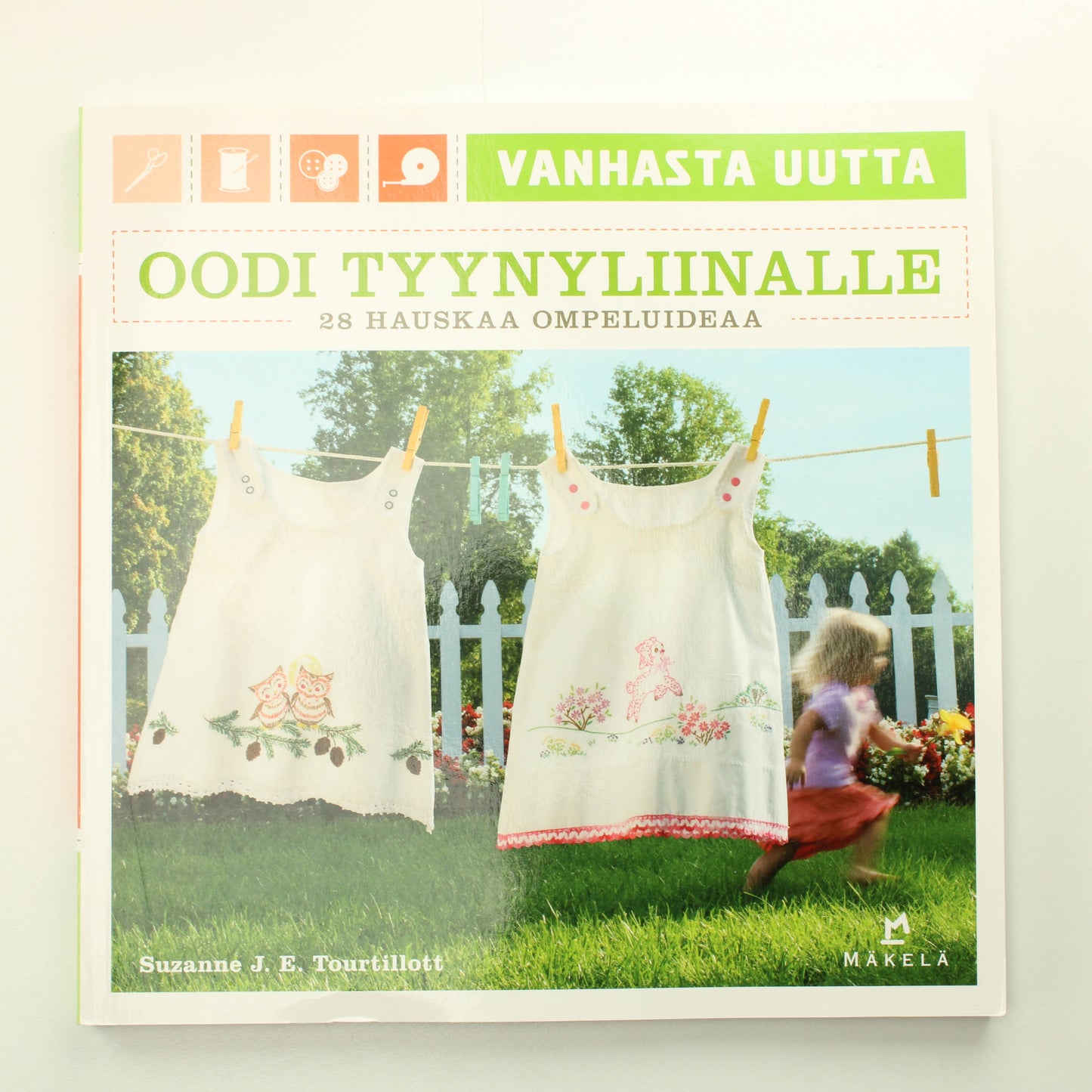 Suzanne J. E. Tourtillott: Oodi Tyynyliinalle