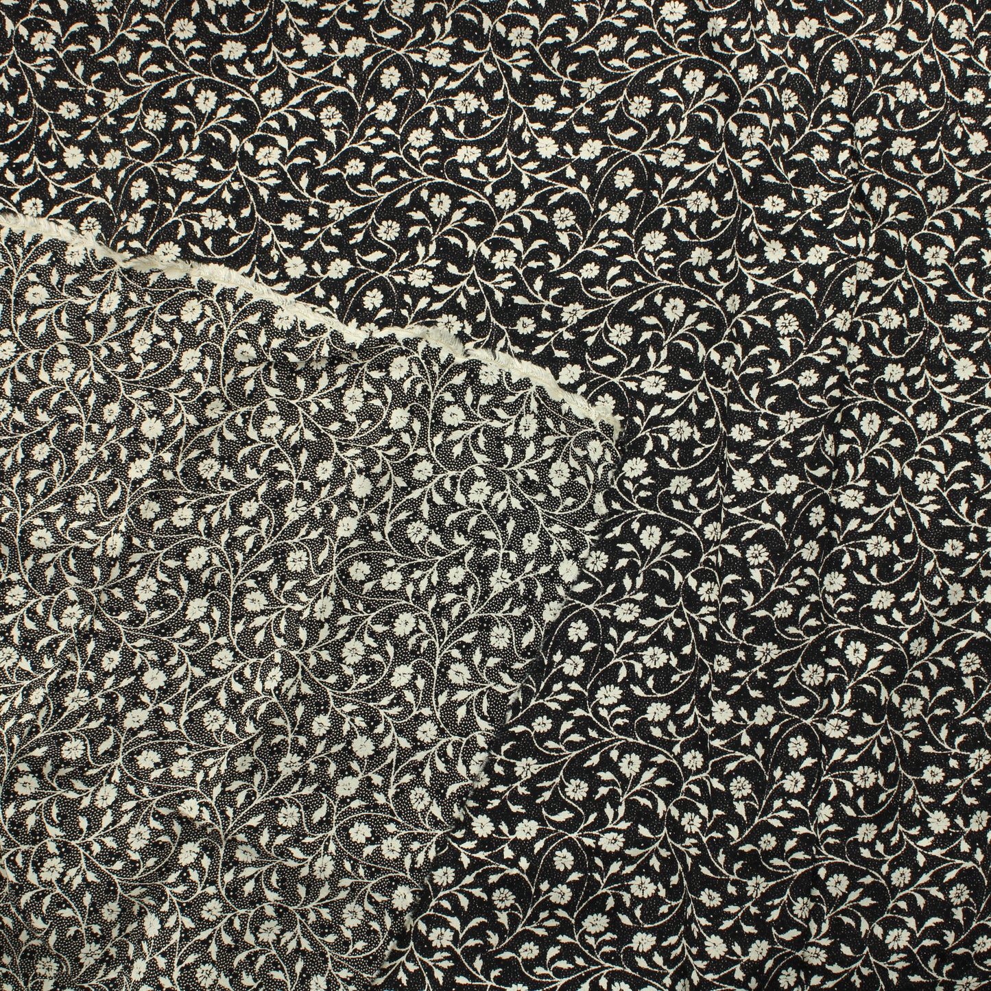 Pienet valkoiset kukat Vaatetuskangas - Pala