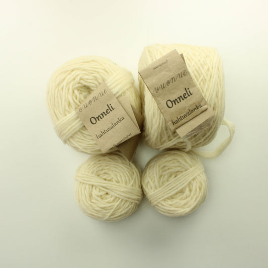 Vuonue Onneli Hahtuvalanka - Luonnonvalkoinen Lankapussi 135