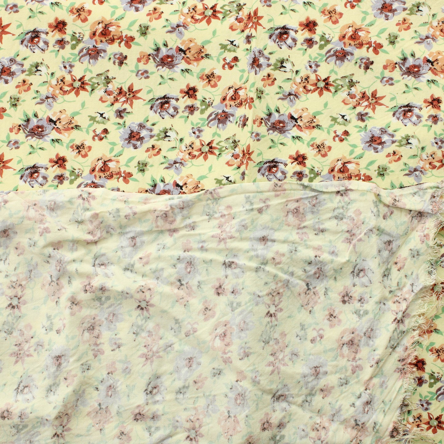 Pienet kukat keltaisella Viskoosi - Pala