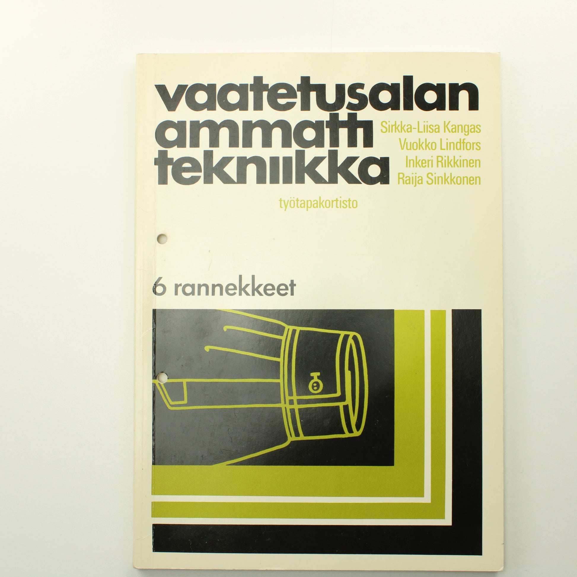 SirkkaLiisa Kangas, Vuokko Lindfors, Inkeri Rinkinen, Raija Sinkkonen: Vaatetusalan ammatti tekniikka työtapakortisto: 6 Rannekkeet