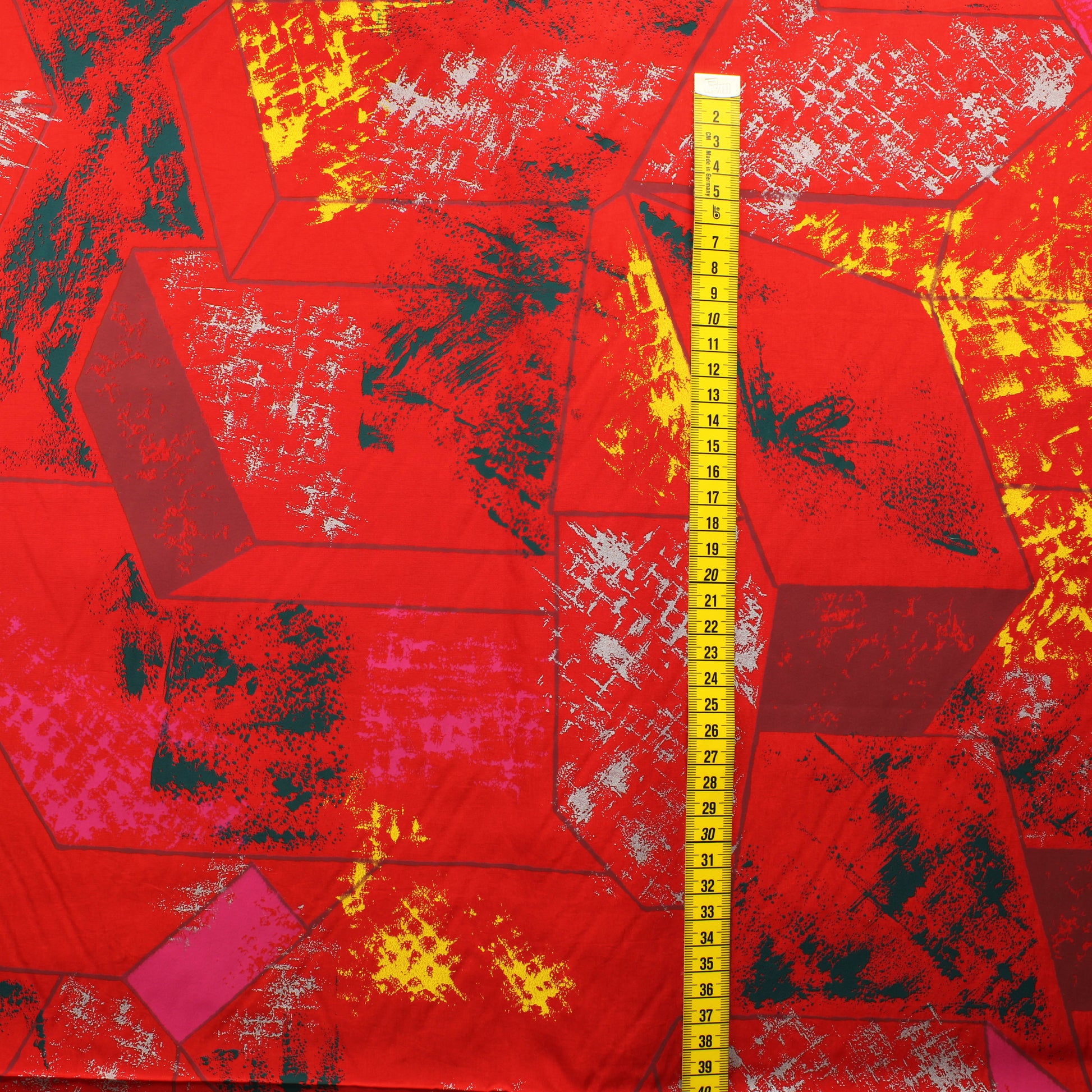 Punainen abstrakti kuvioinen Vaatetuskangas - Pala