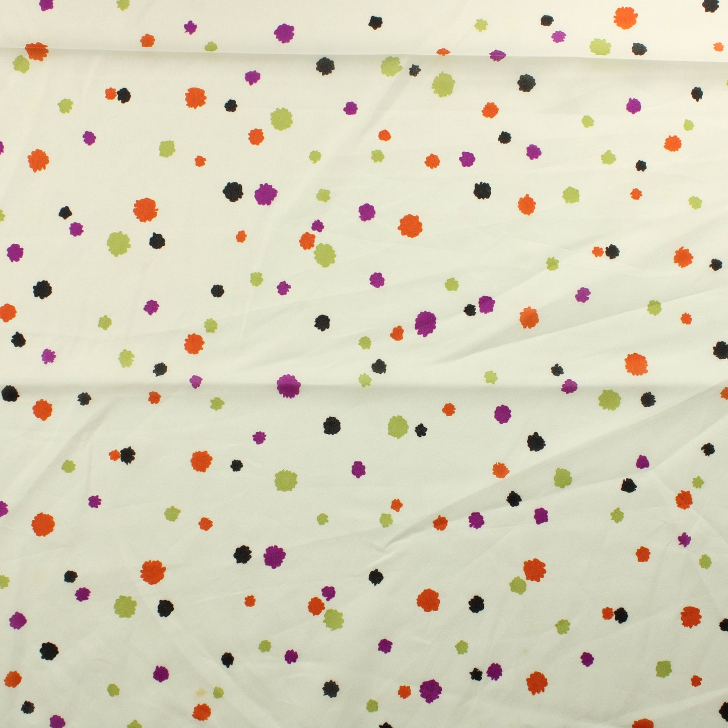 Valkoinen pilkullinen Vaatetuskangas - Pala