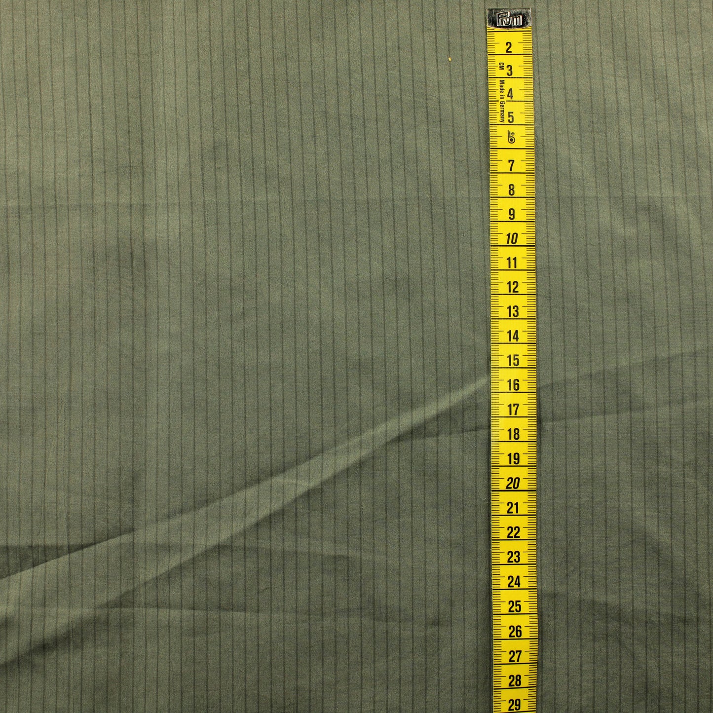 Viherätävä raidallinen Vaatetuskangas - Pala