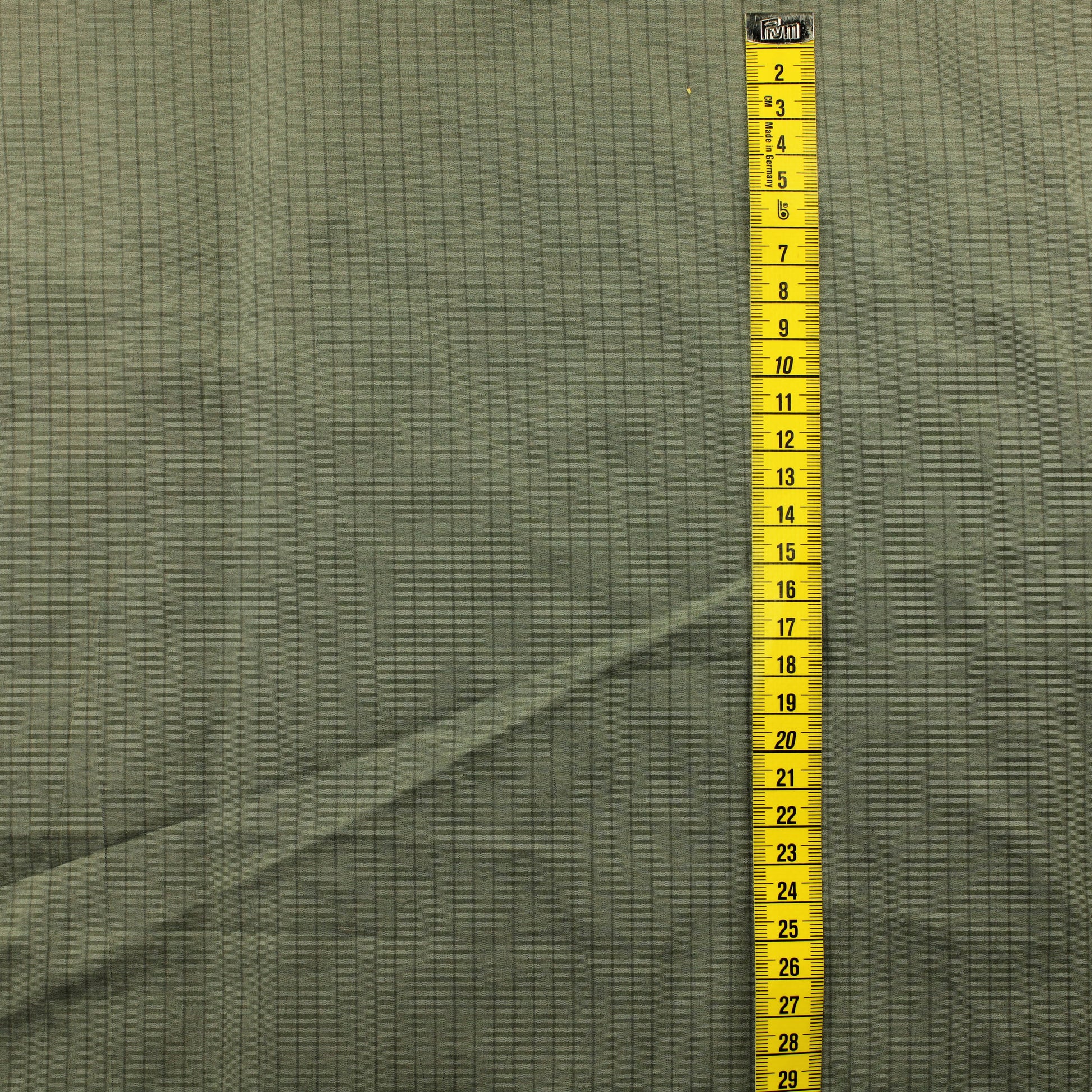 Viherätävä raidallinen Vaatetuskangas - Pala