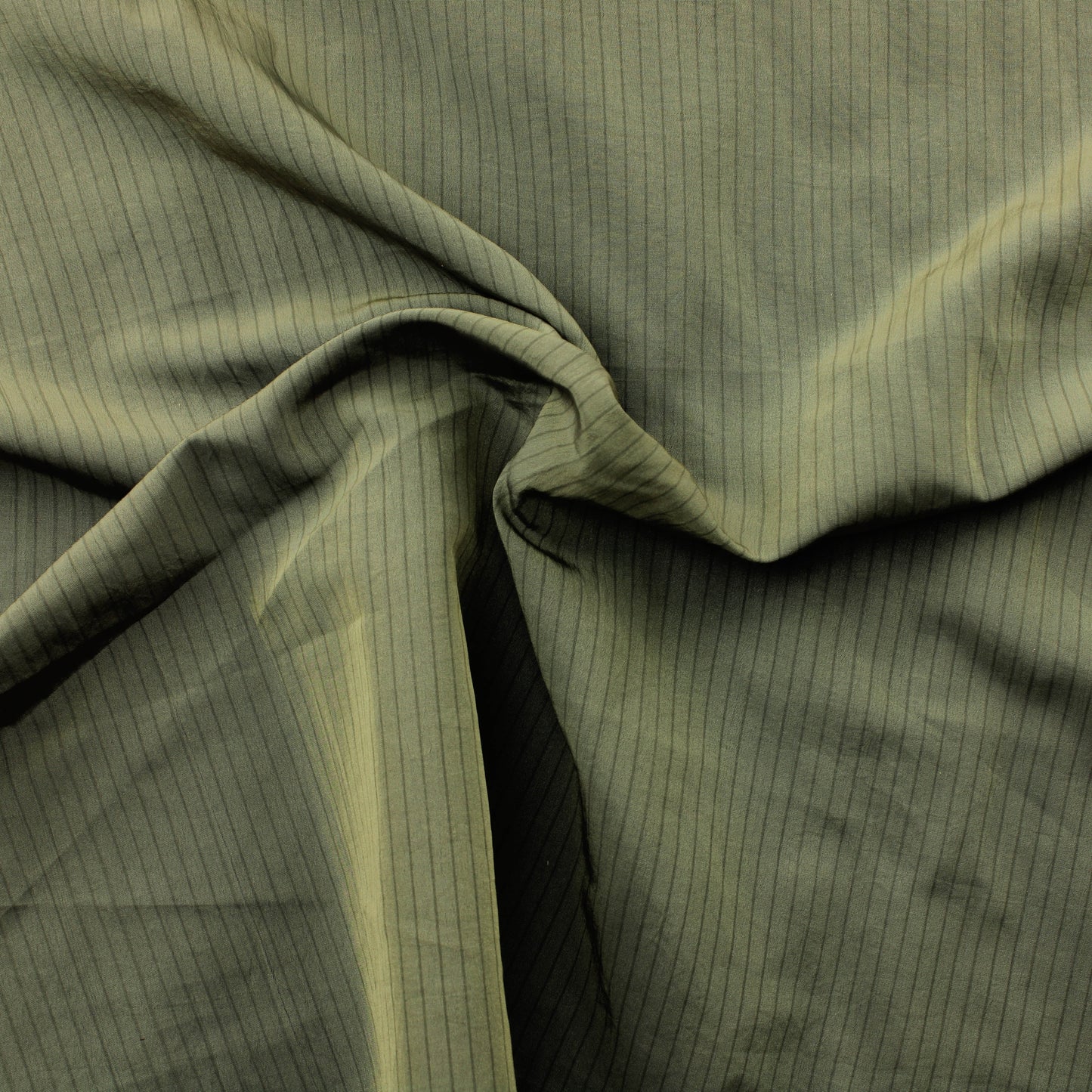 Viherätävä raidallinen Vaatetuskangas - Pala