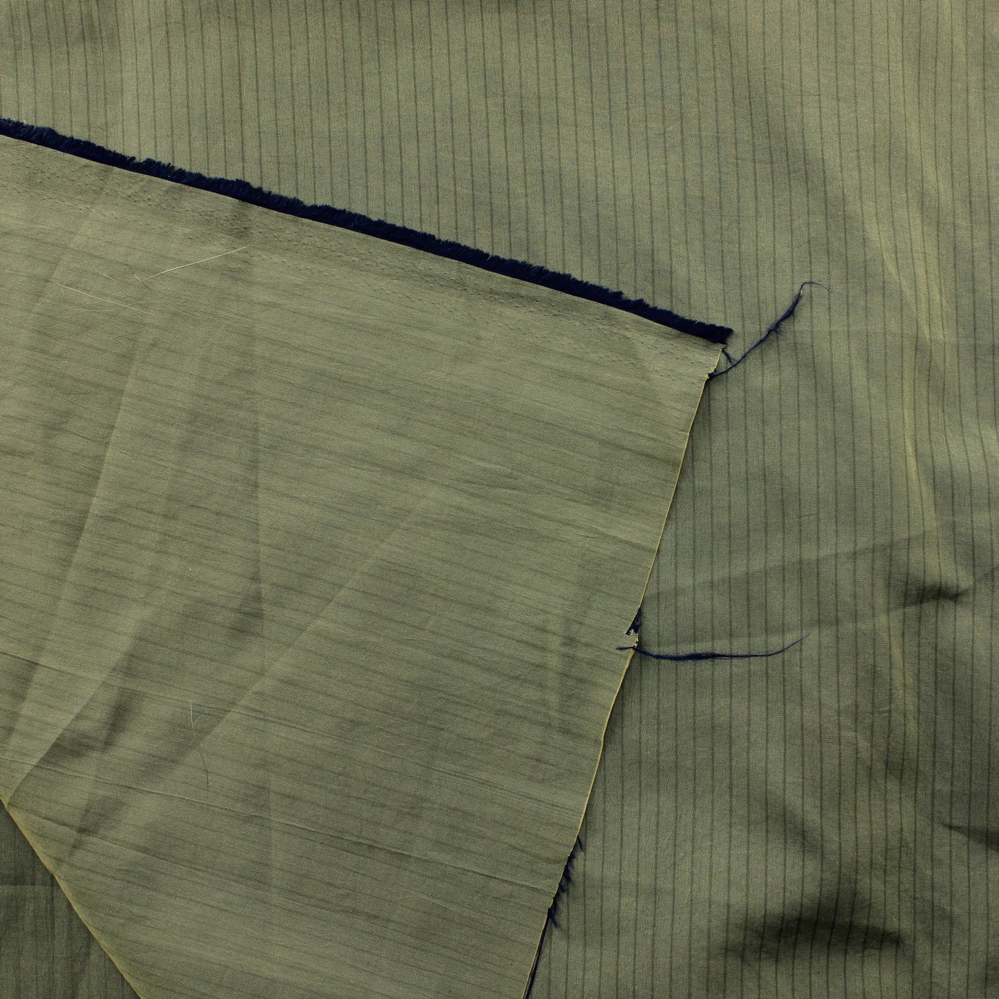 Viherätävä raidallinen Vaatetuskangas - Pala