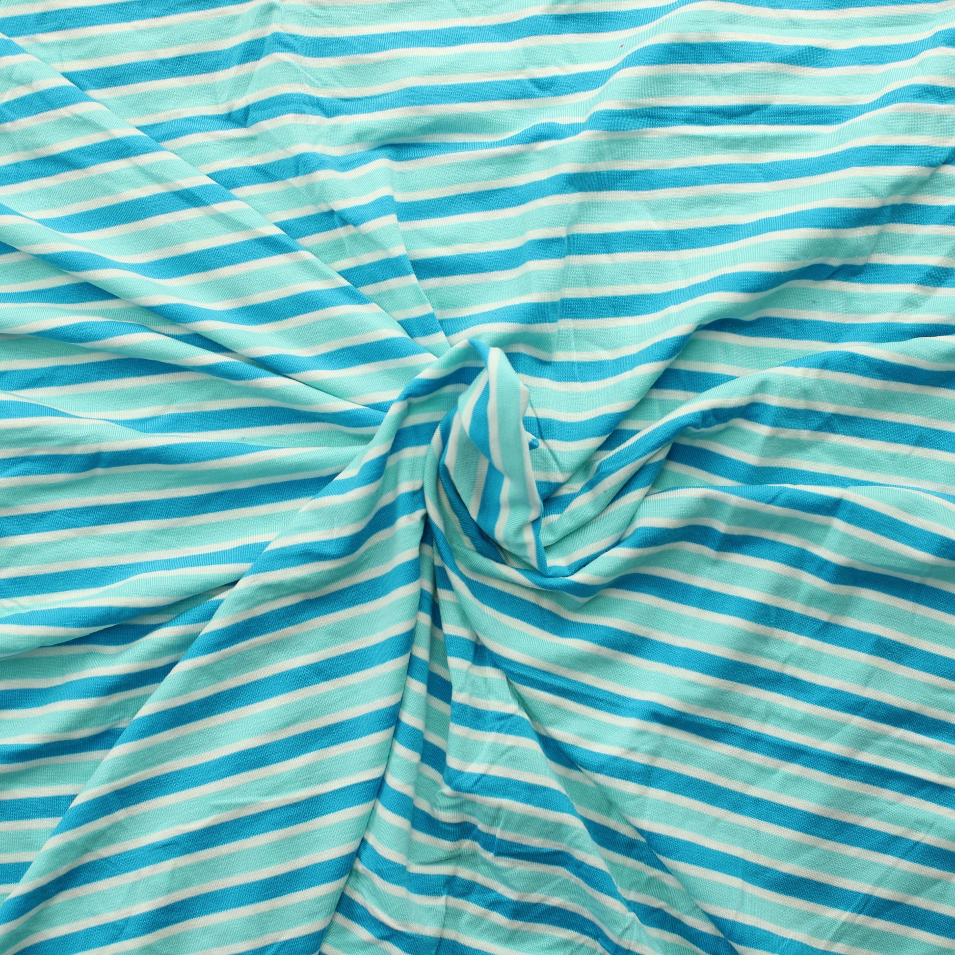 Raidallinen ohut Trikoo - Pala