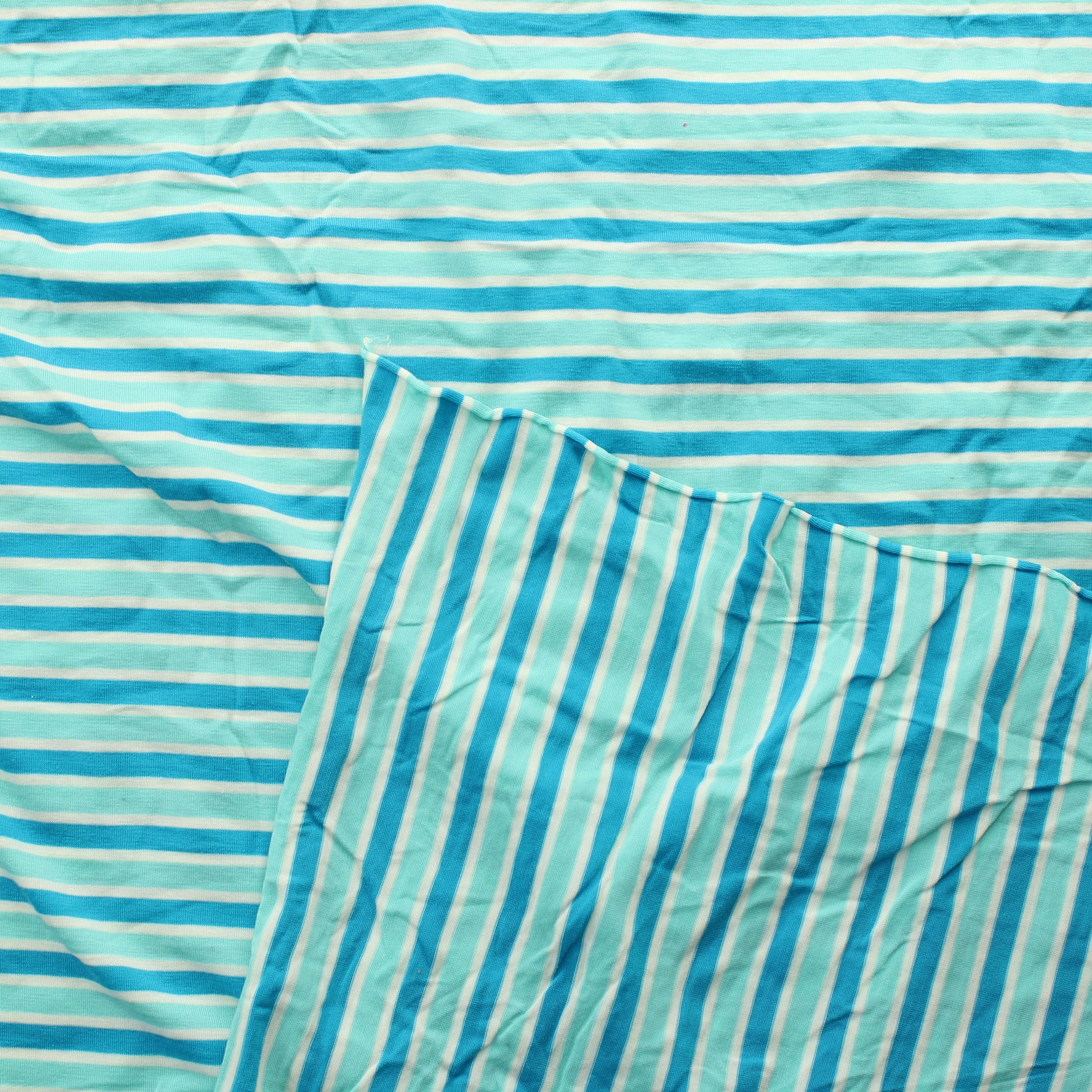 Raidallinen ohut Trikoo - Pala