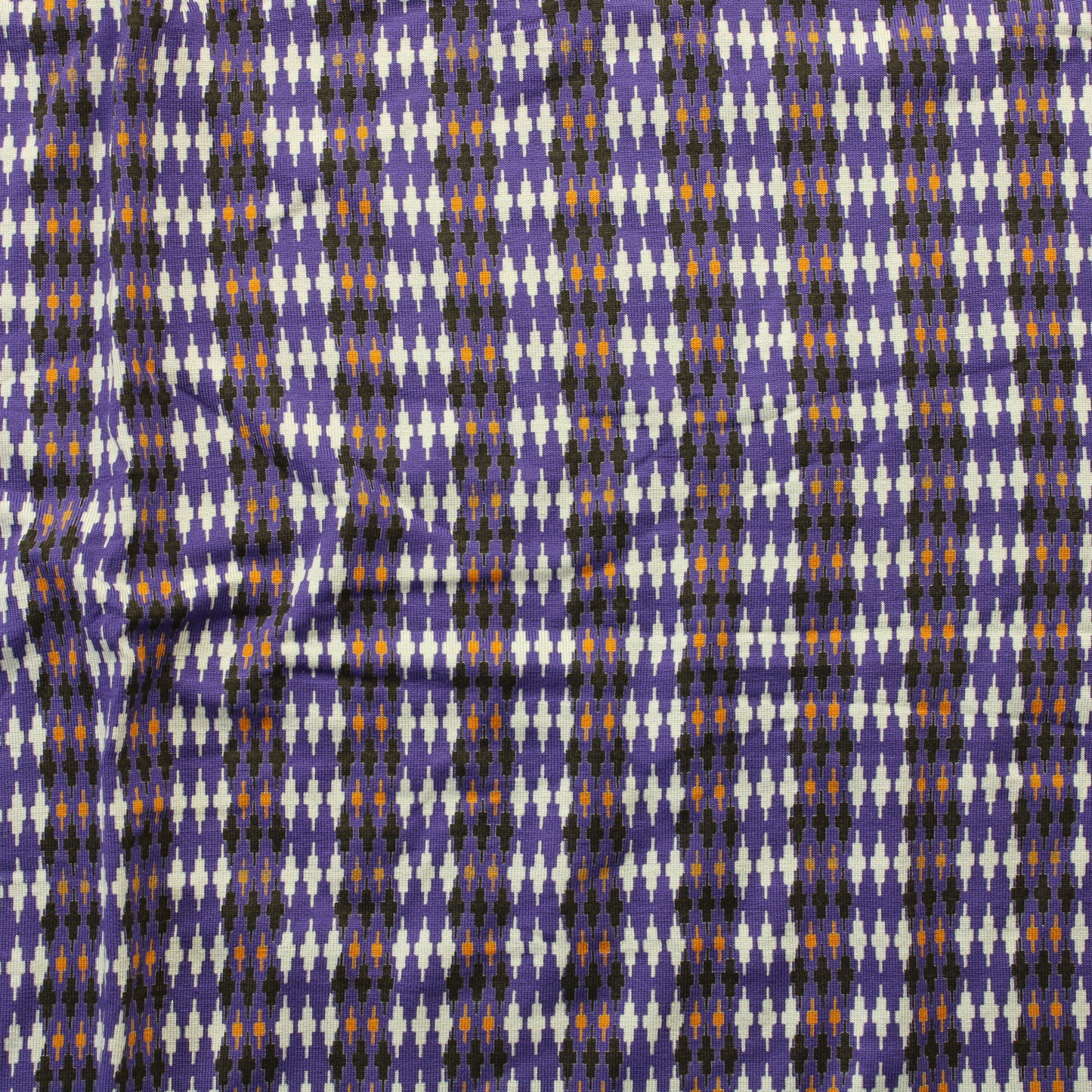 Violettipohjainen kuviollinen Neulos - Pala