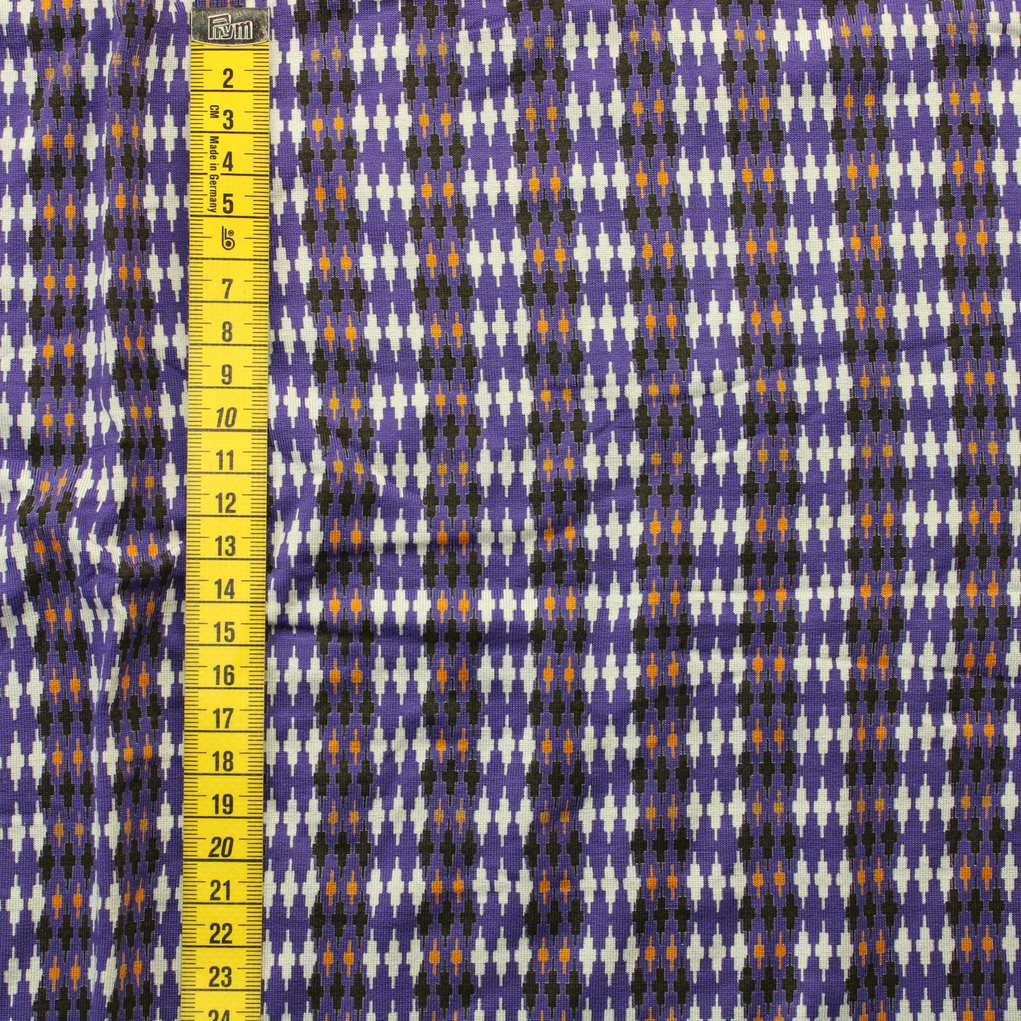 Violettipohjainen kuviollinen Neulos - Pala