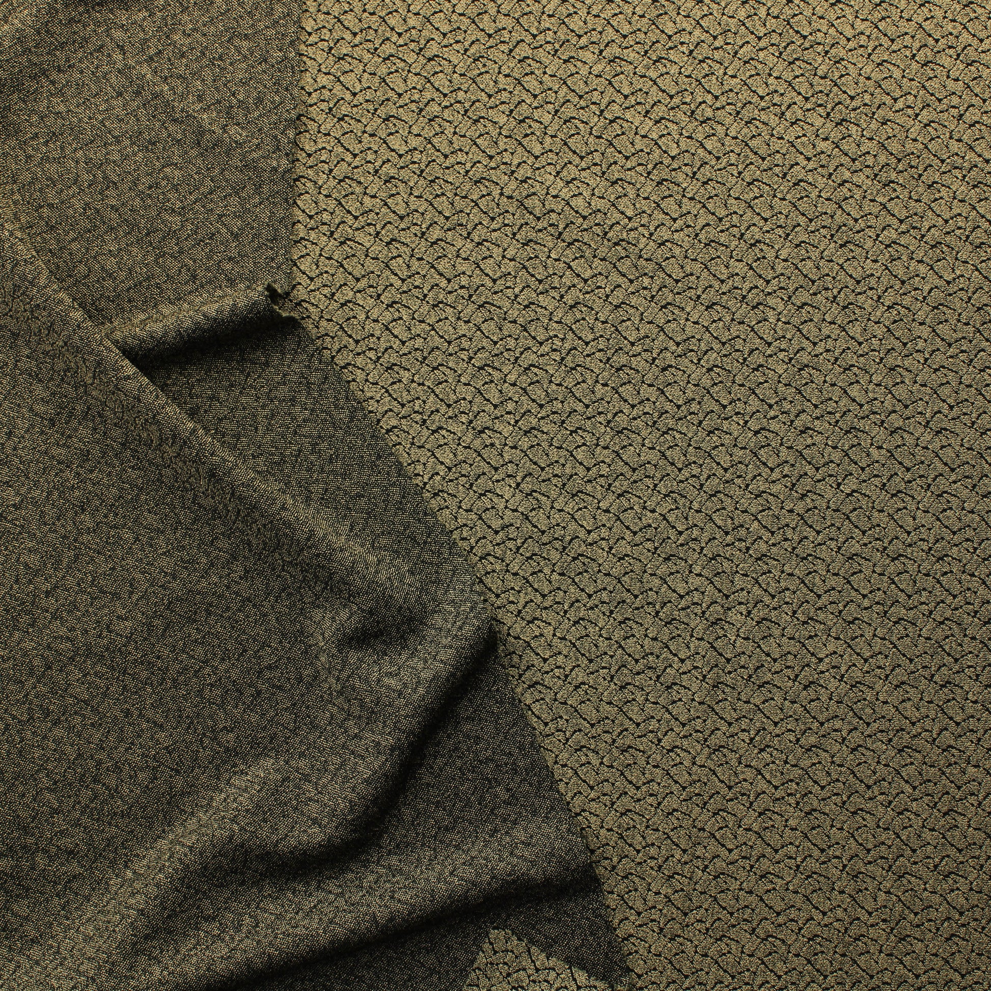 Beigemusta kuvioitu Neulos - Pala