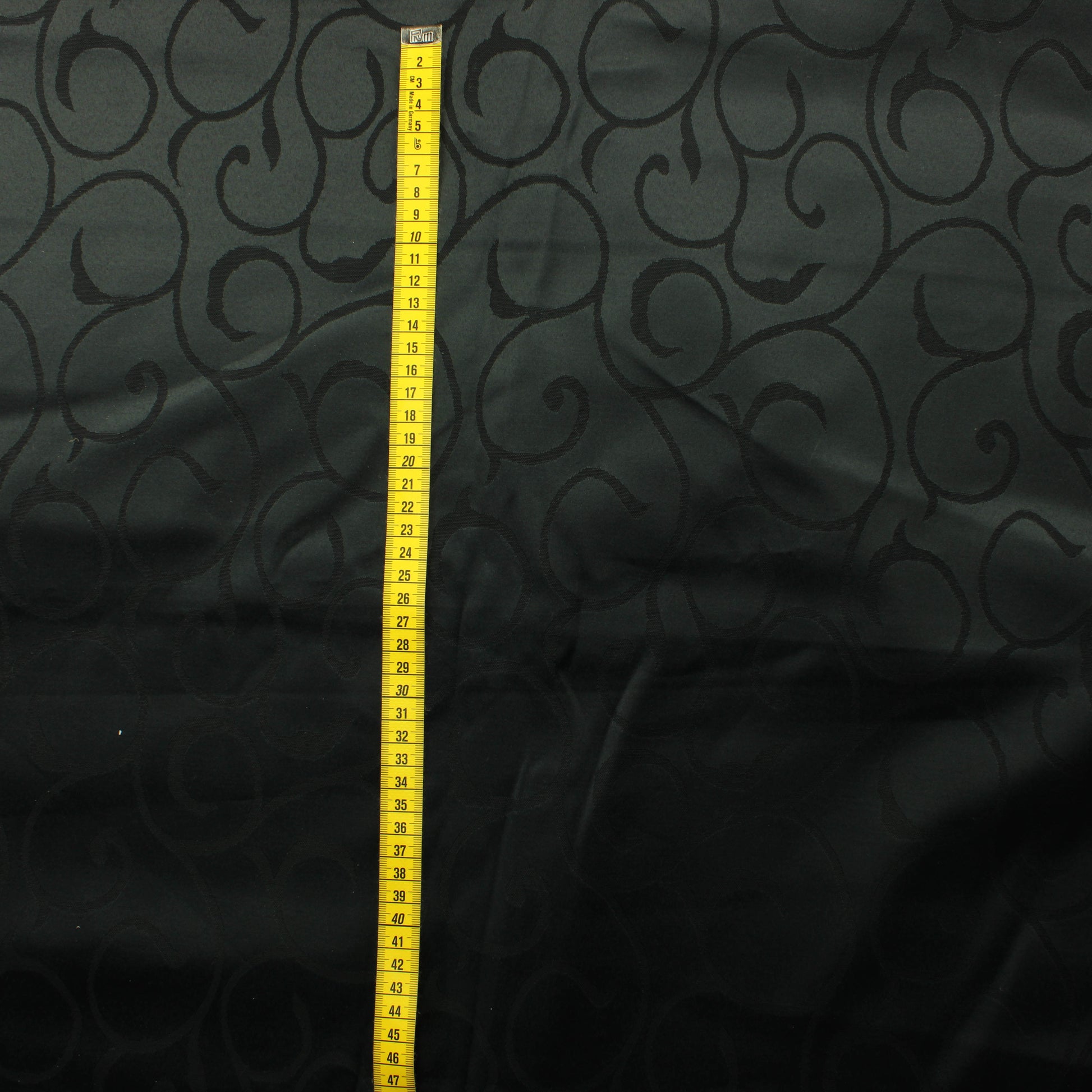 Musta kiemurakuvioinen Sisustuskangas - Pala