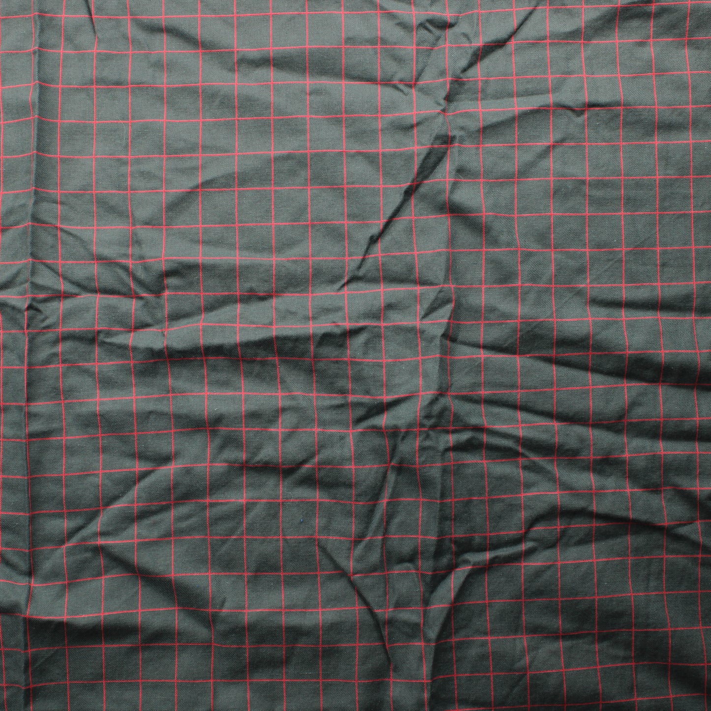 Harmaa punaruutuinen Vaatetuskangas - Pala