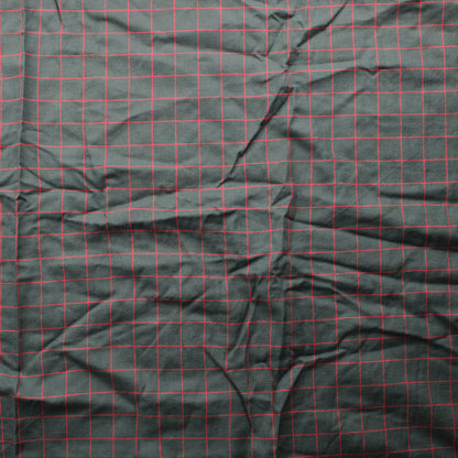 Harmaa punaruutuinen Vaatetuskangas - Pala
